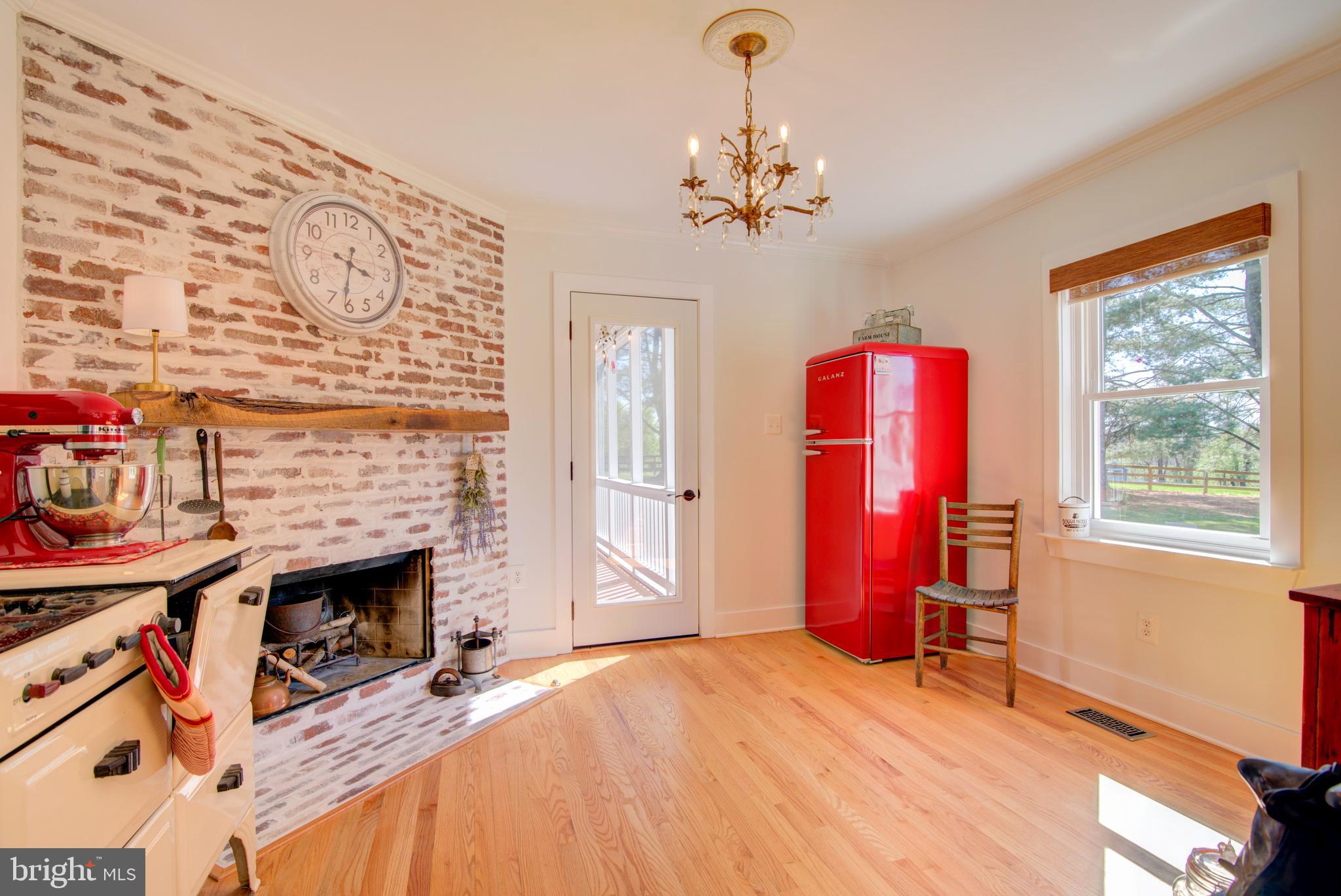 HUNTS END - Residential