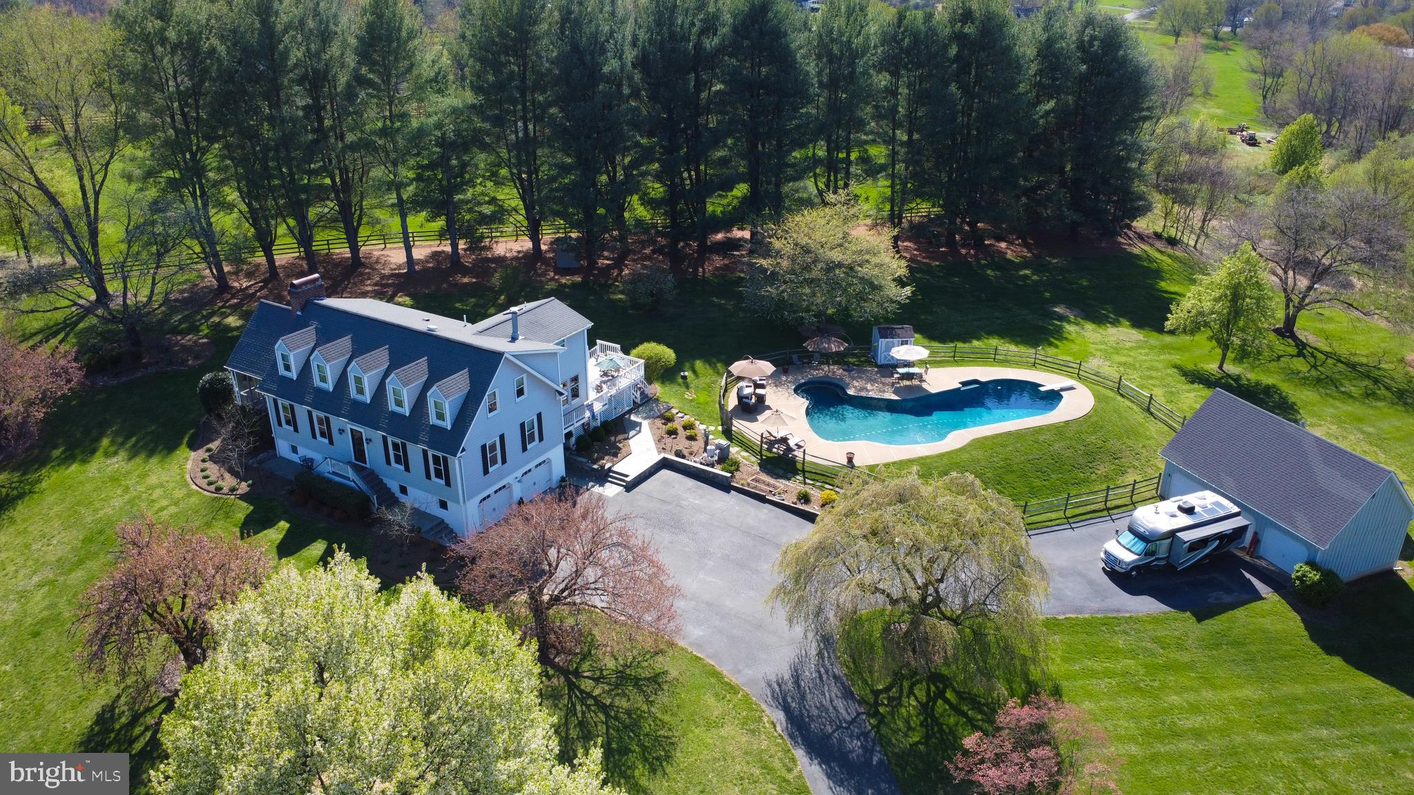 HUNTS END - Residential