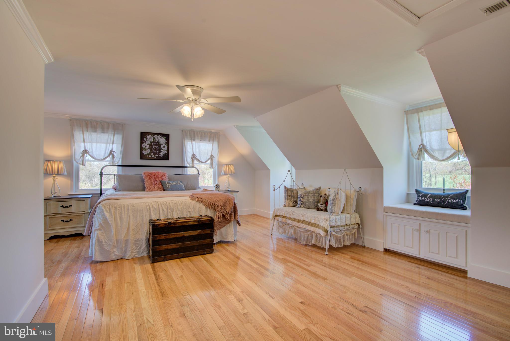 HUNTS END - Residential