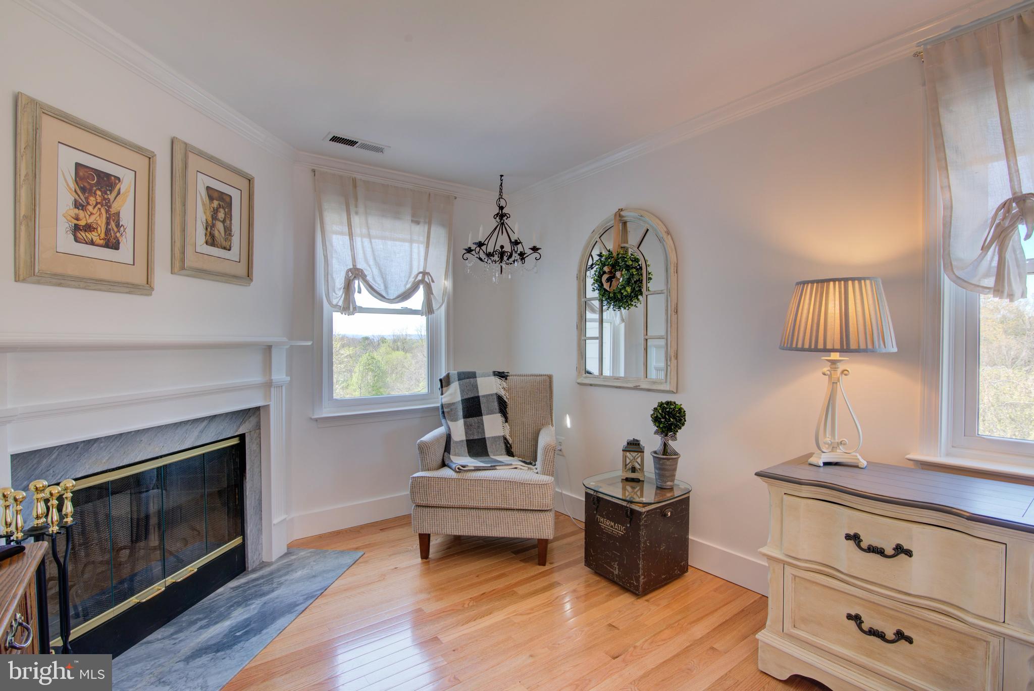 HUNTS END - Residential