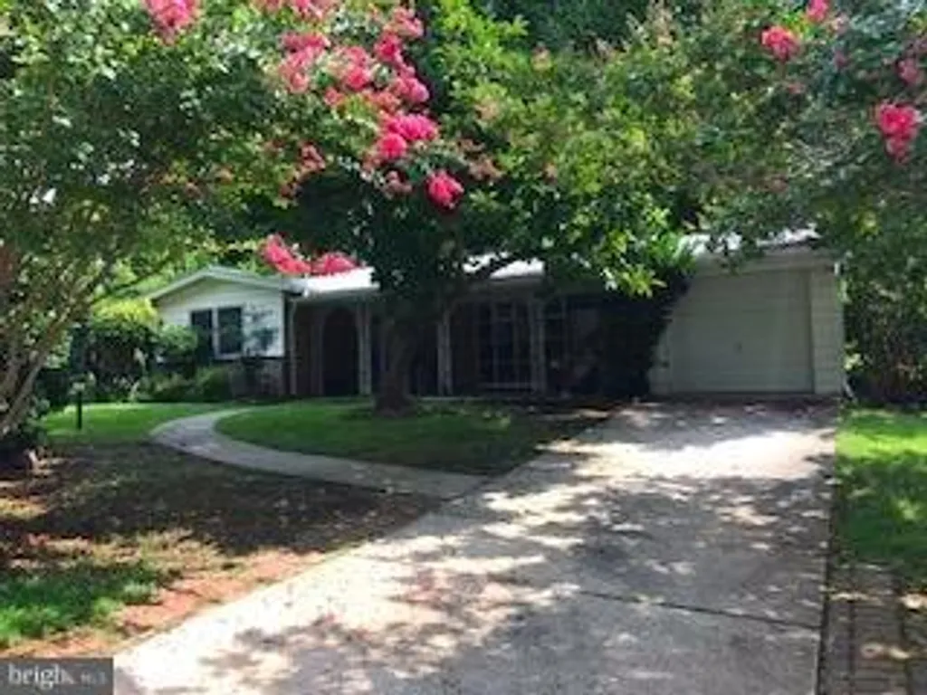 9215 Cedarcrest Drive, Bethesda, MD 20814