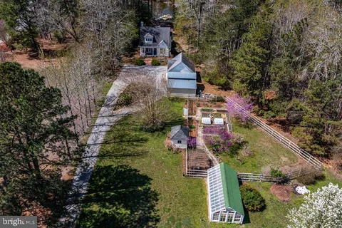 360 Pine Reach Drive, Kilmarnock, VA MLS: VANV2001520