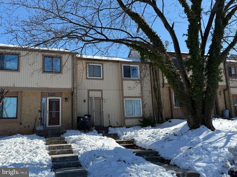 Photo of 8910 Centerway Road, GAITHERSBURG, MD 20879 (MLS # MDMC2216808)