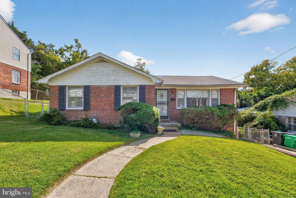 Photo of 2807 Curtis Drive, TEMPLE HILLS, MD 20748 (MLS # MDPG2177290)