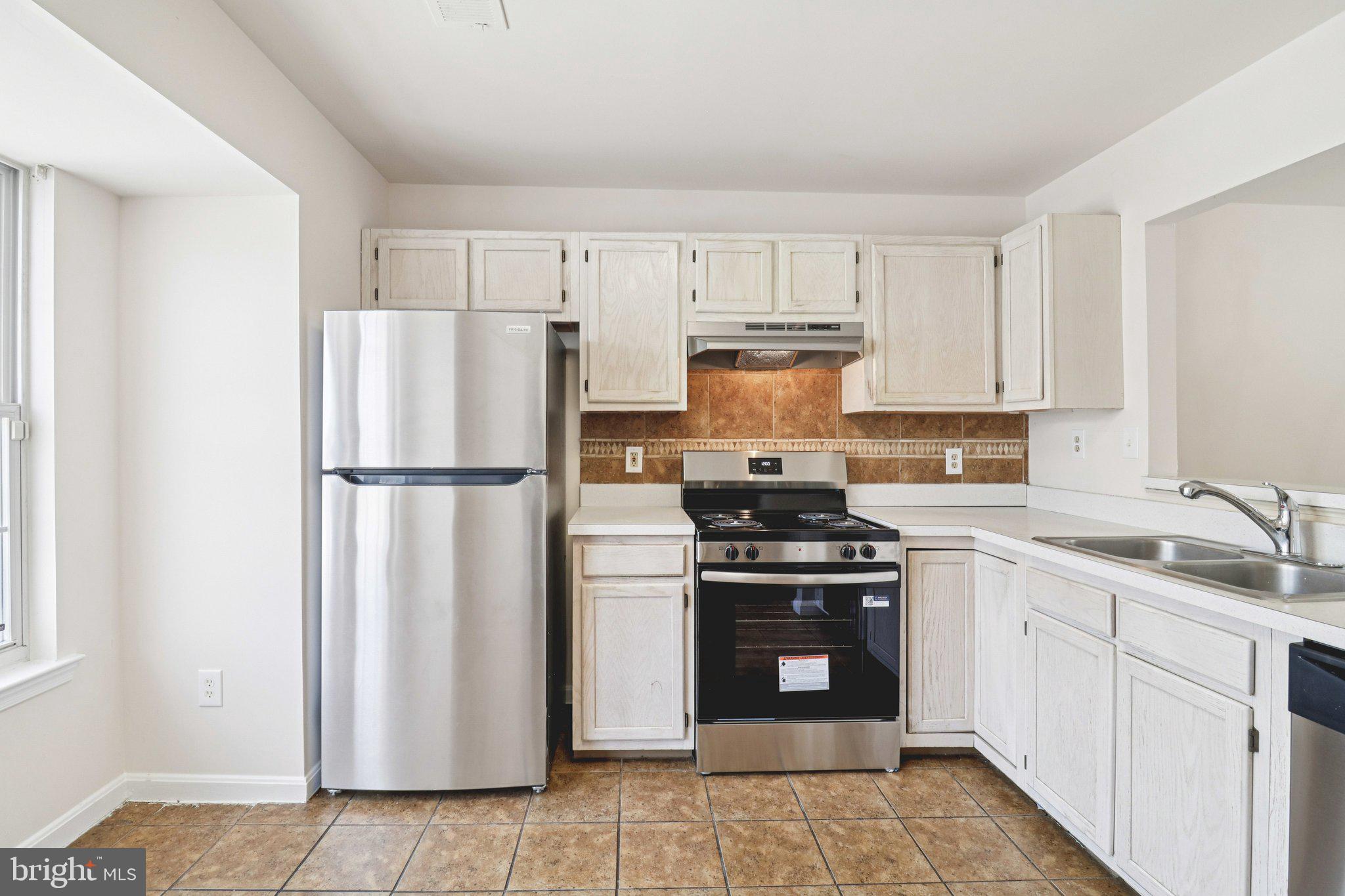 APPLEGATE CONDO - Residential