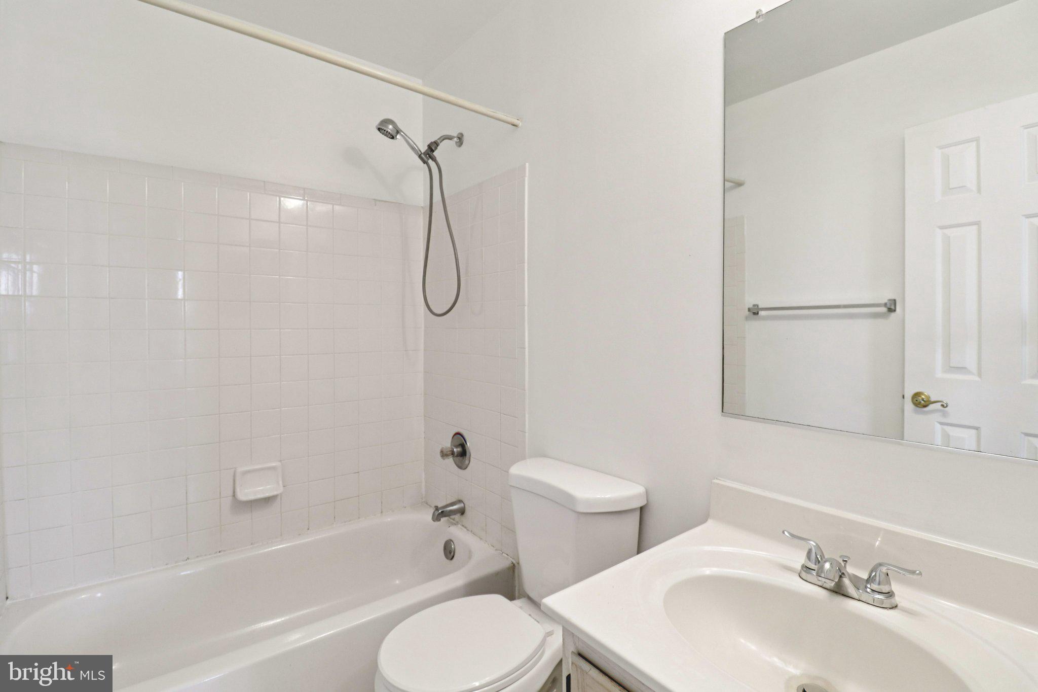 APPLEGATE CONDO - Residential