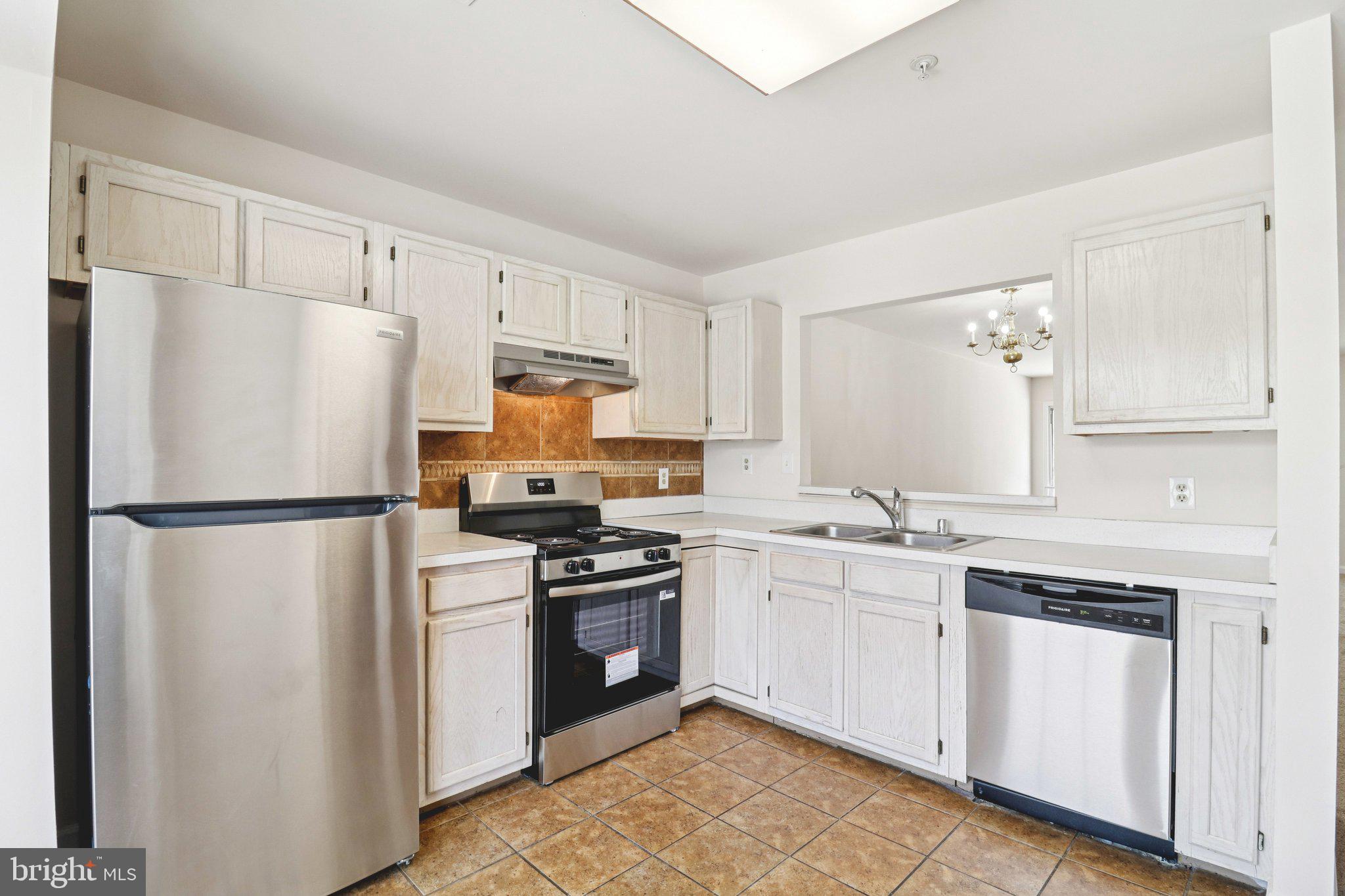 APPLEGATE CONDO - Residential