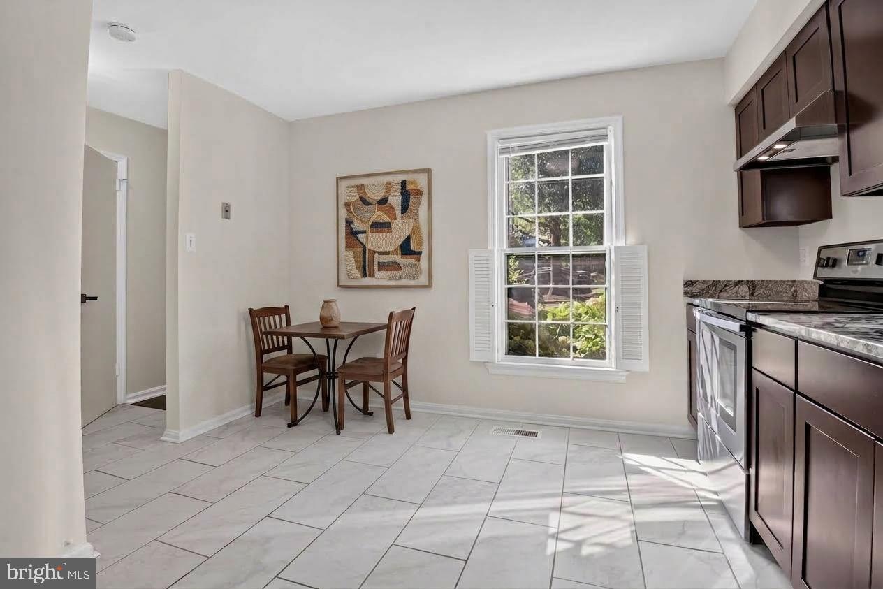 2155 POND VIEW COURT