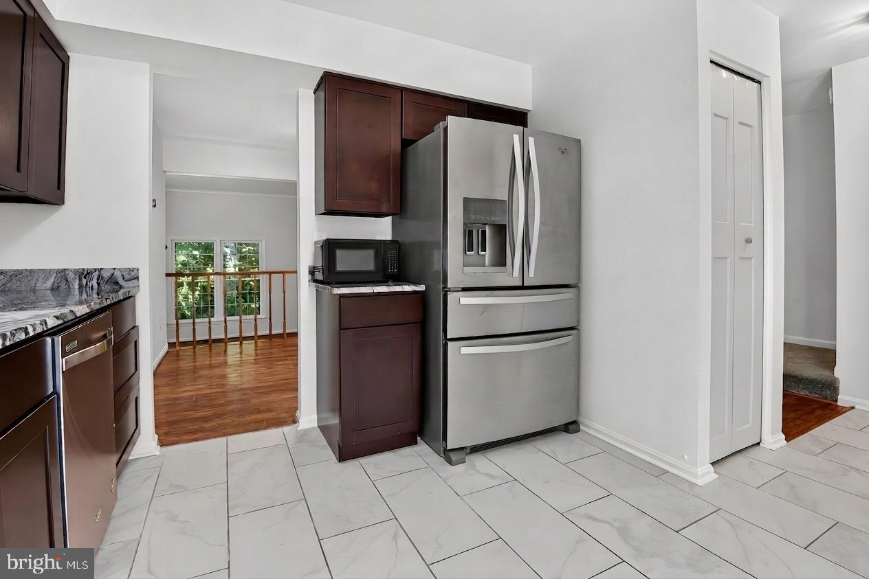 2155 POND VIEW COURT