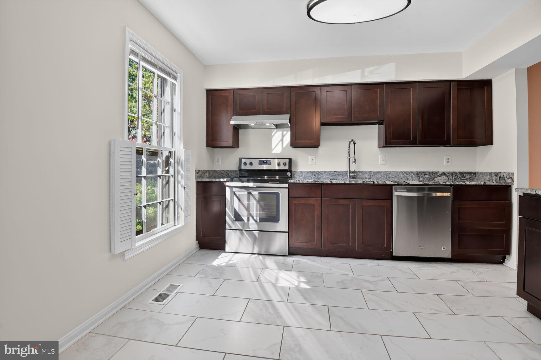 2155 POND VIEW COURT