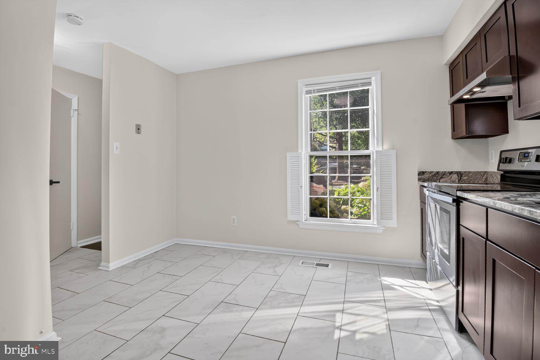 2155 POND VIEW COURT