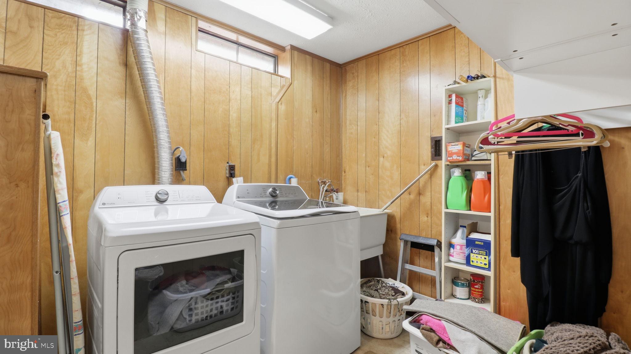 QUINCE ORCHARD KNOLLS - Residential