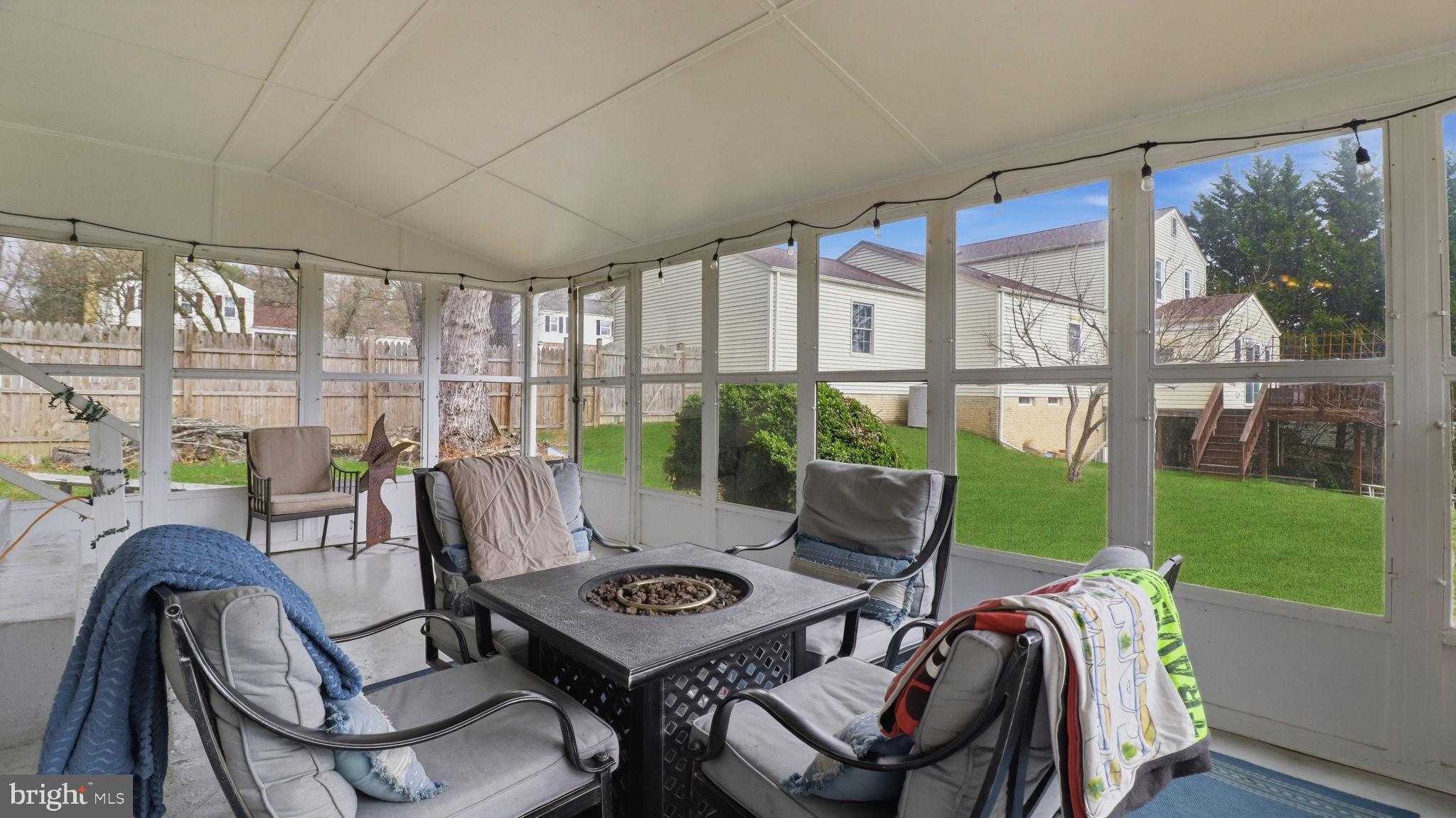 QUINCE ORCHARD KNOLLS - Residential