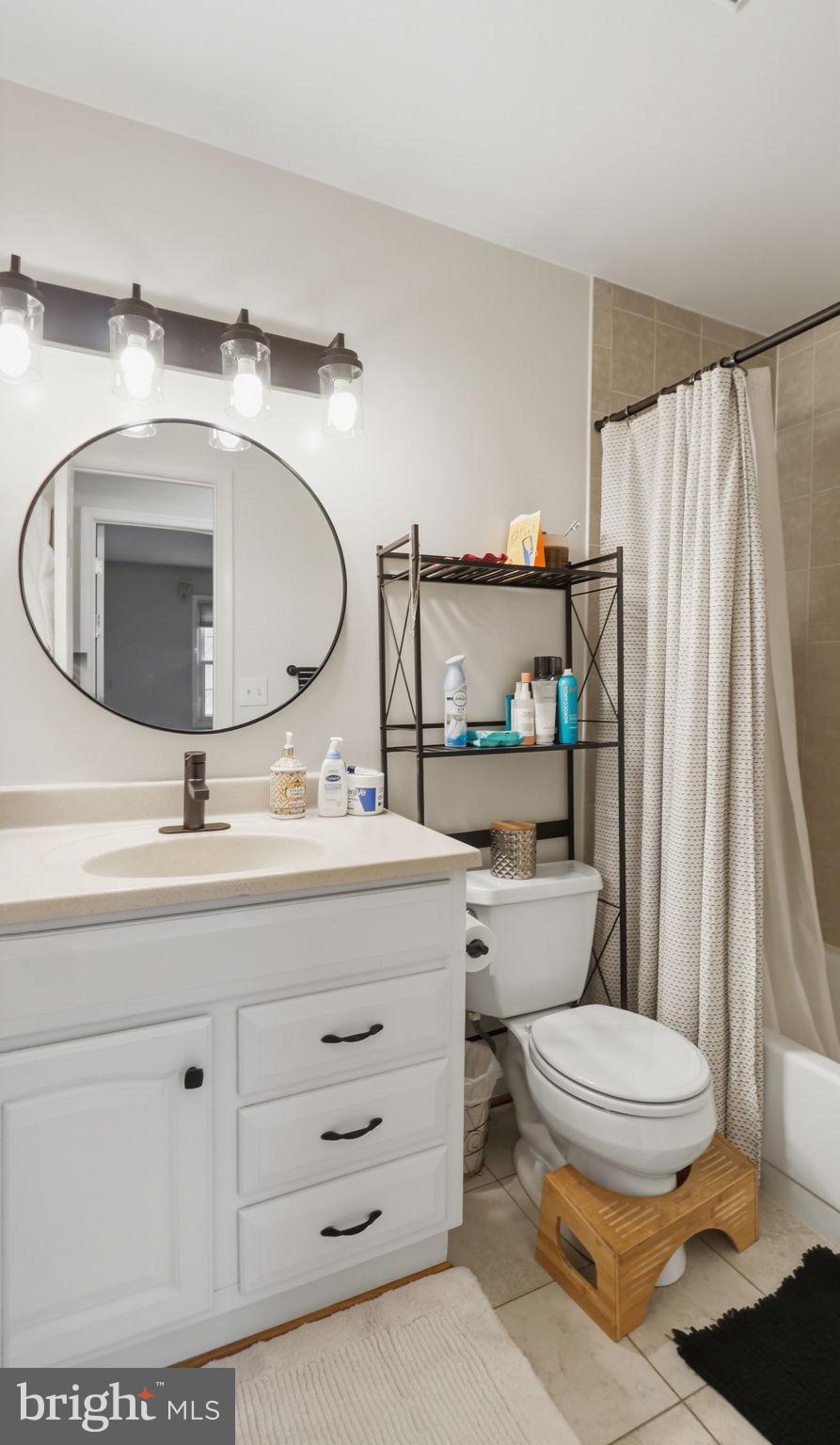 QUINCE ORCHARD KNOLLS - Residential