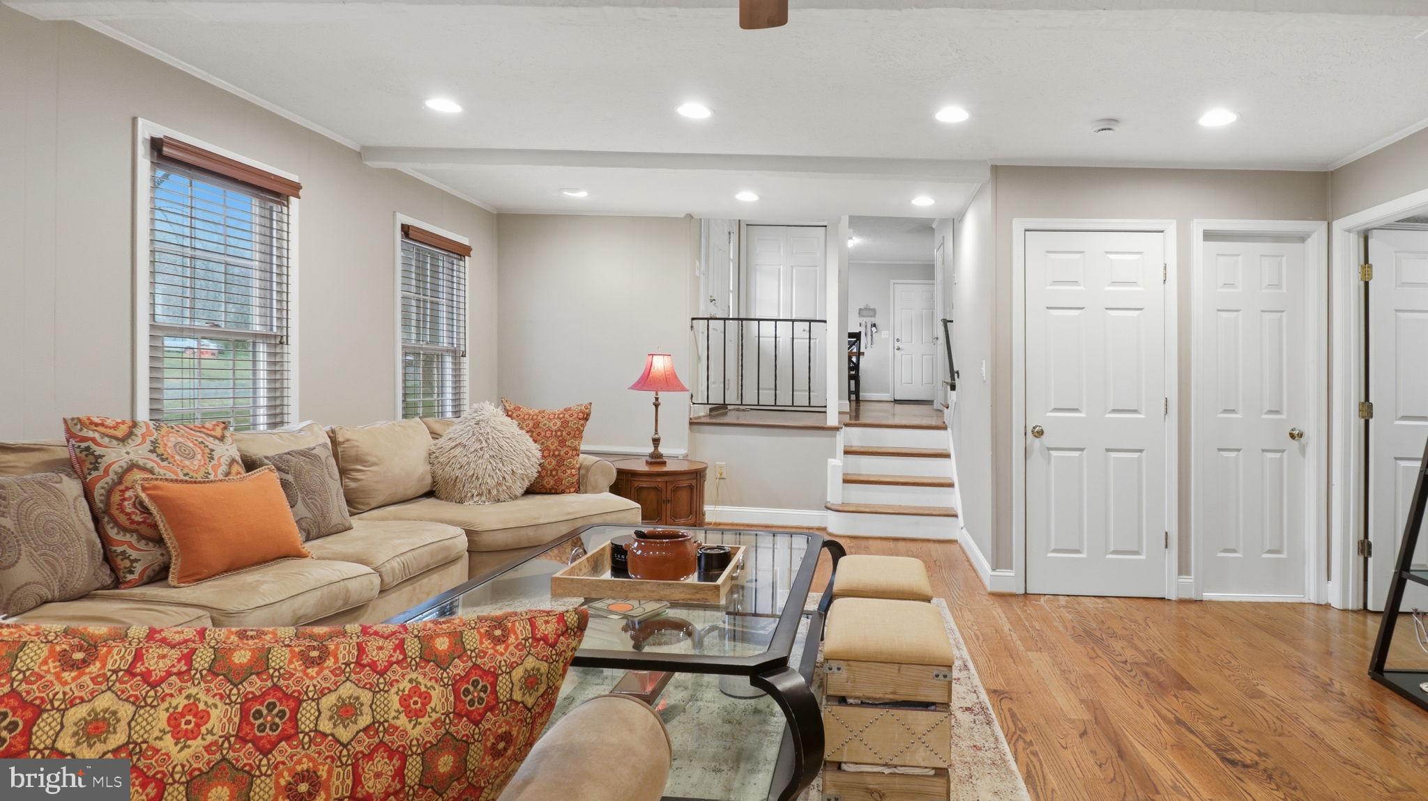 QUINCE ORCHARD KNOLLS - Residential