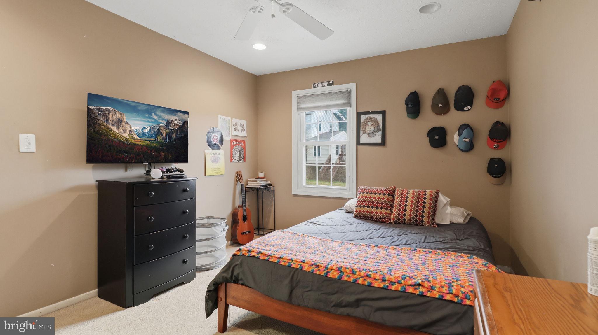 QUINCE ORCHARD KNOLLS - Residential