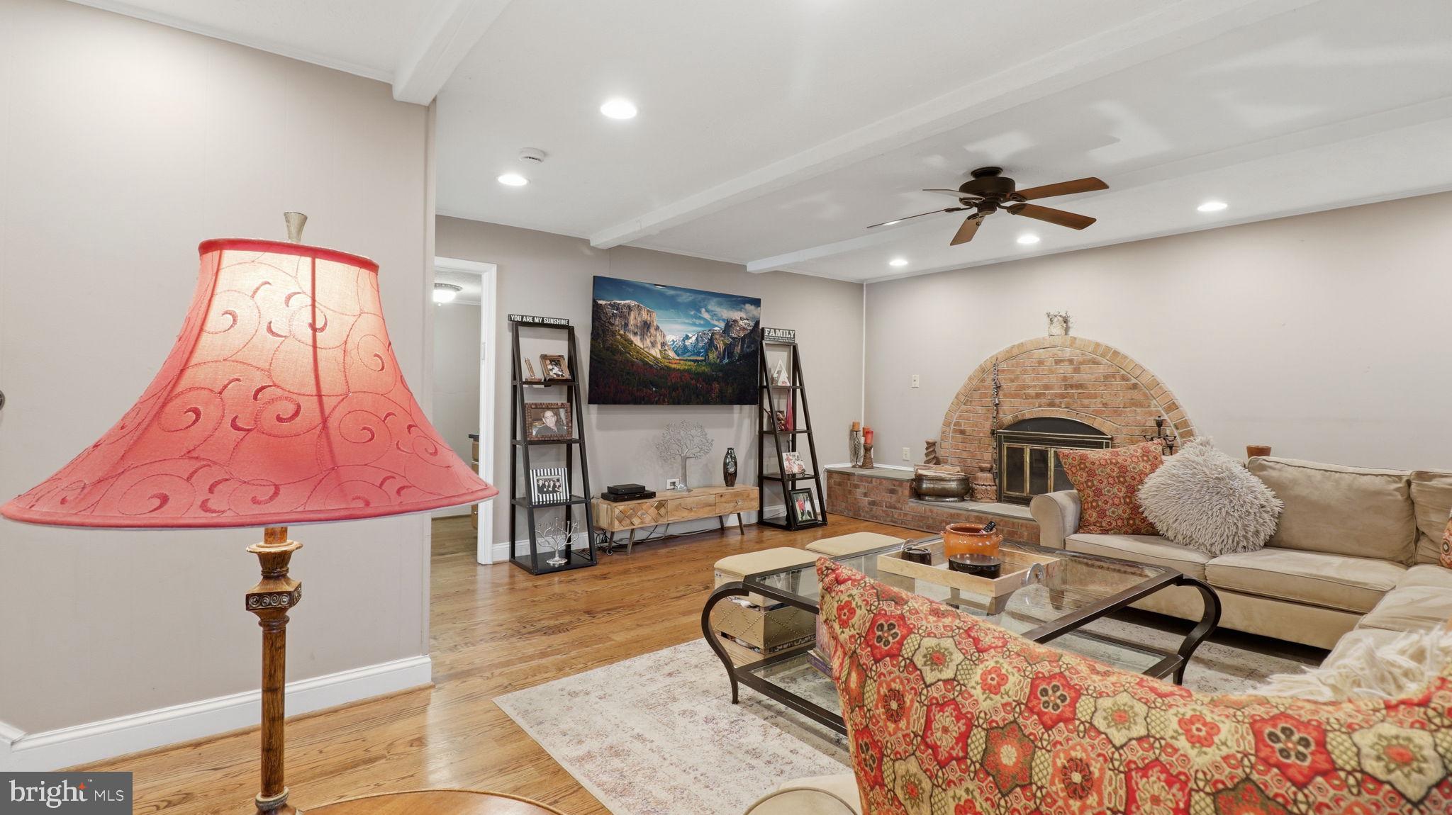 QUINCE ORCHARD KNOLLS - Residential