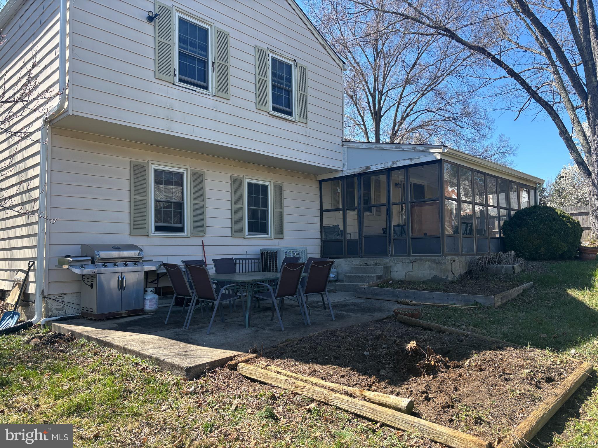 QUINCE ORCHARD KNOLLS - Residential