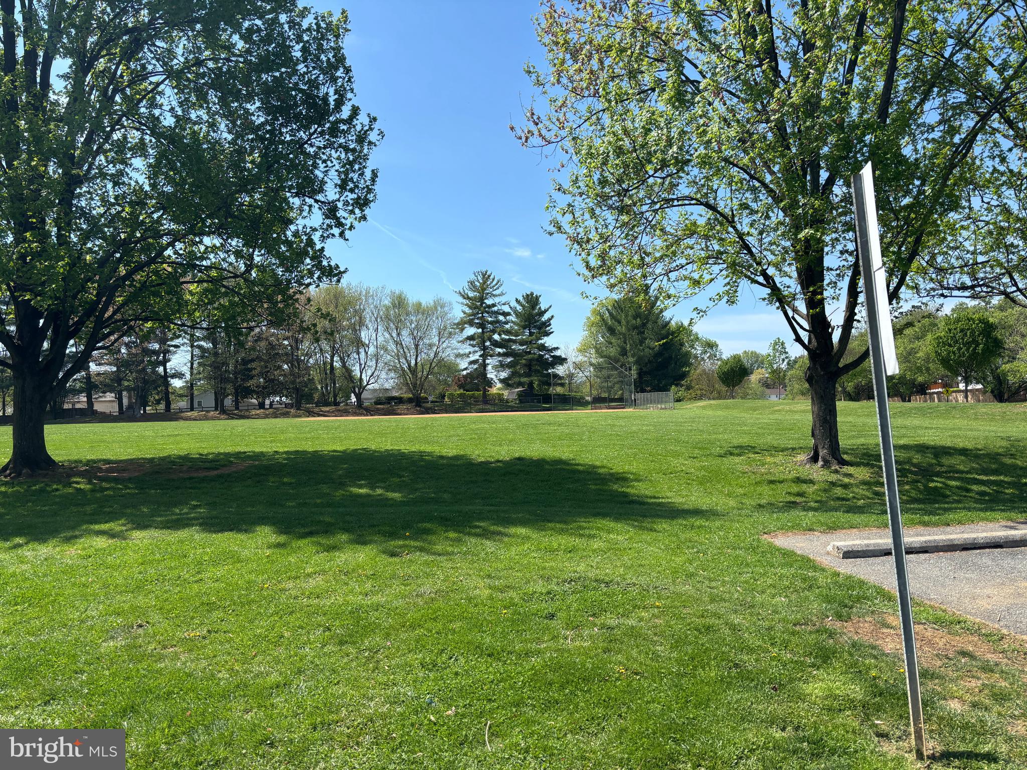 QUINCE ORCHARD KNOLLS - Residential