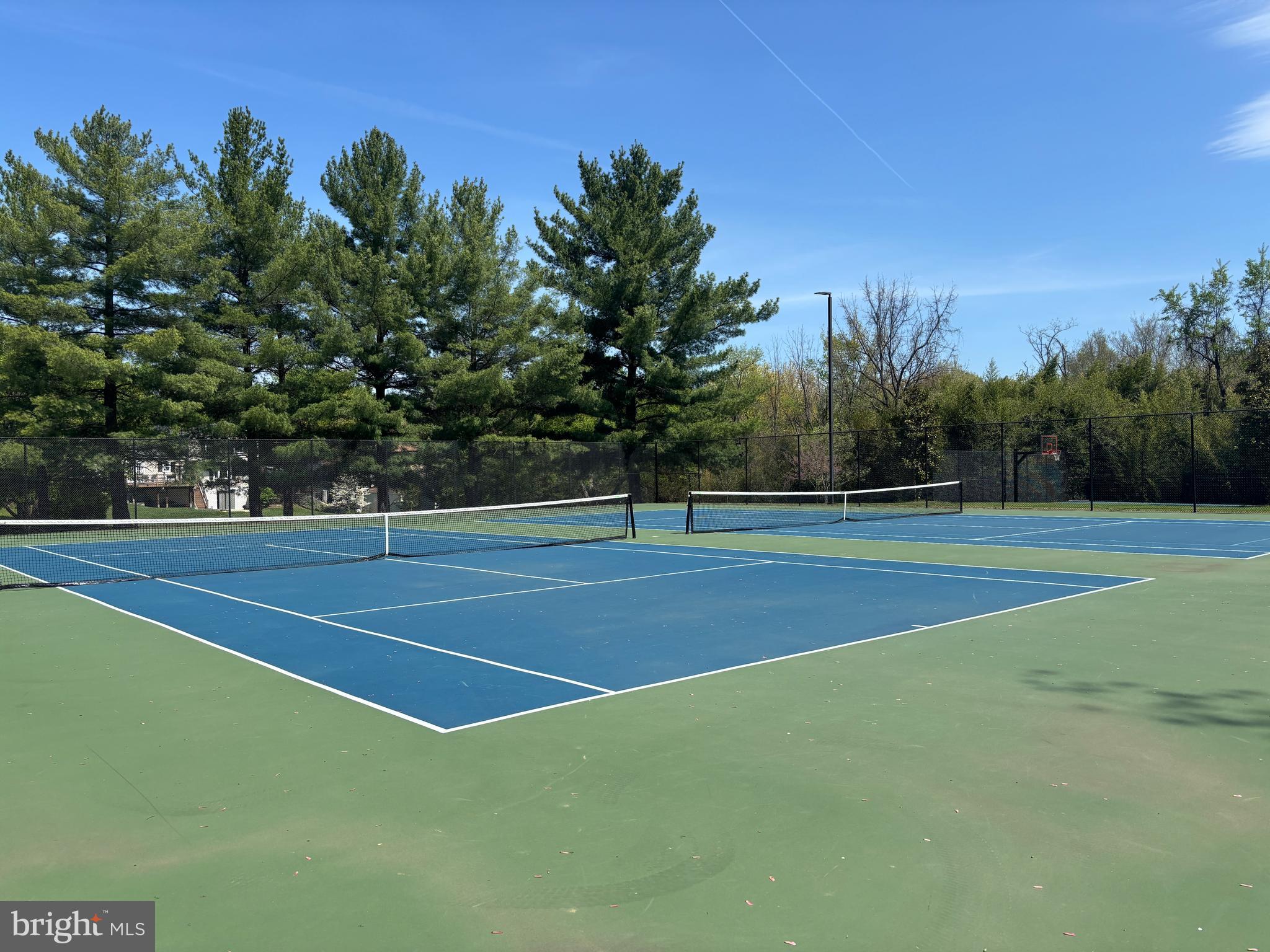 QUINCE ORCHARD KNOLLS - Residential