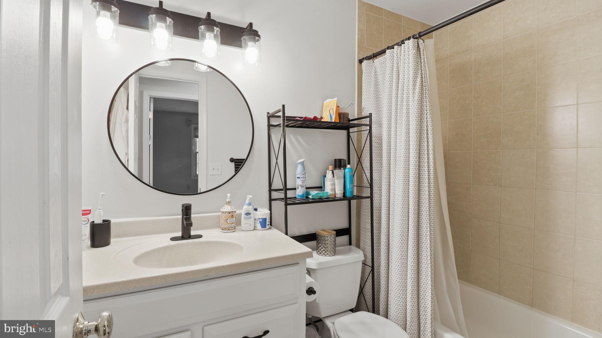 QUINCE ORCHARD KNOLLS - Residential