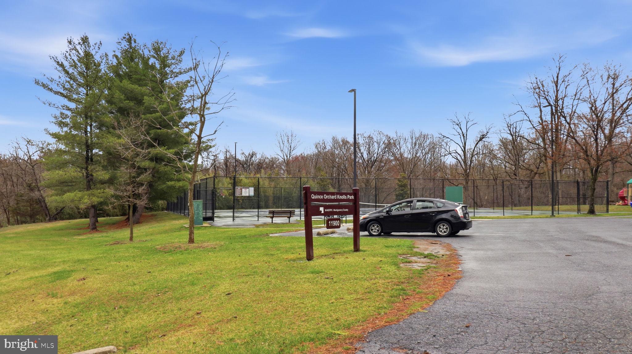 QUINCE ORCHARD KNOLLS - Residential