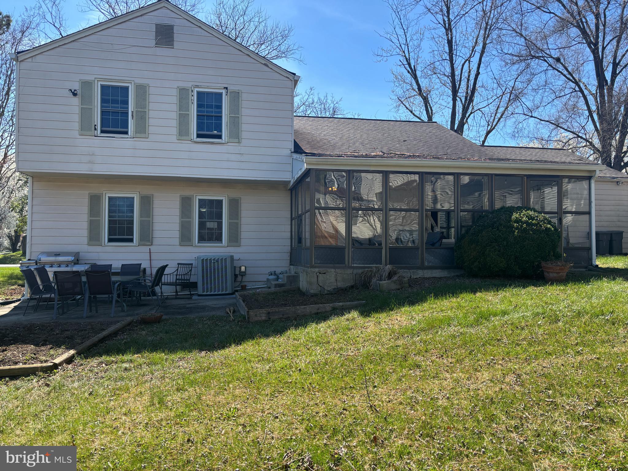 QUINCE ORCHARD KNOLLS - Residential