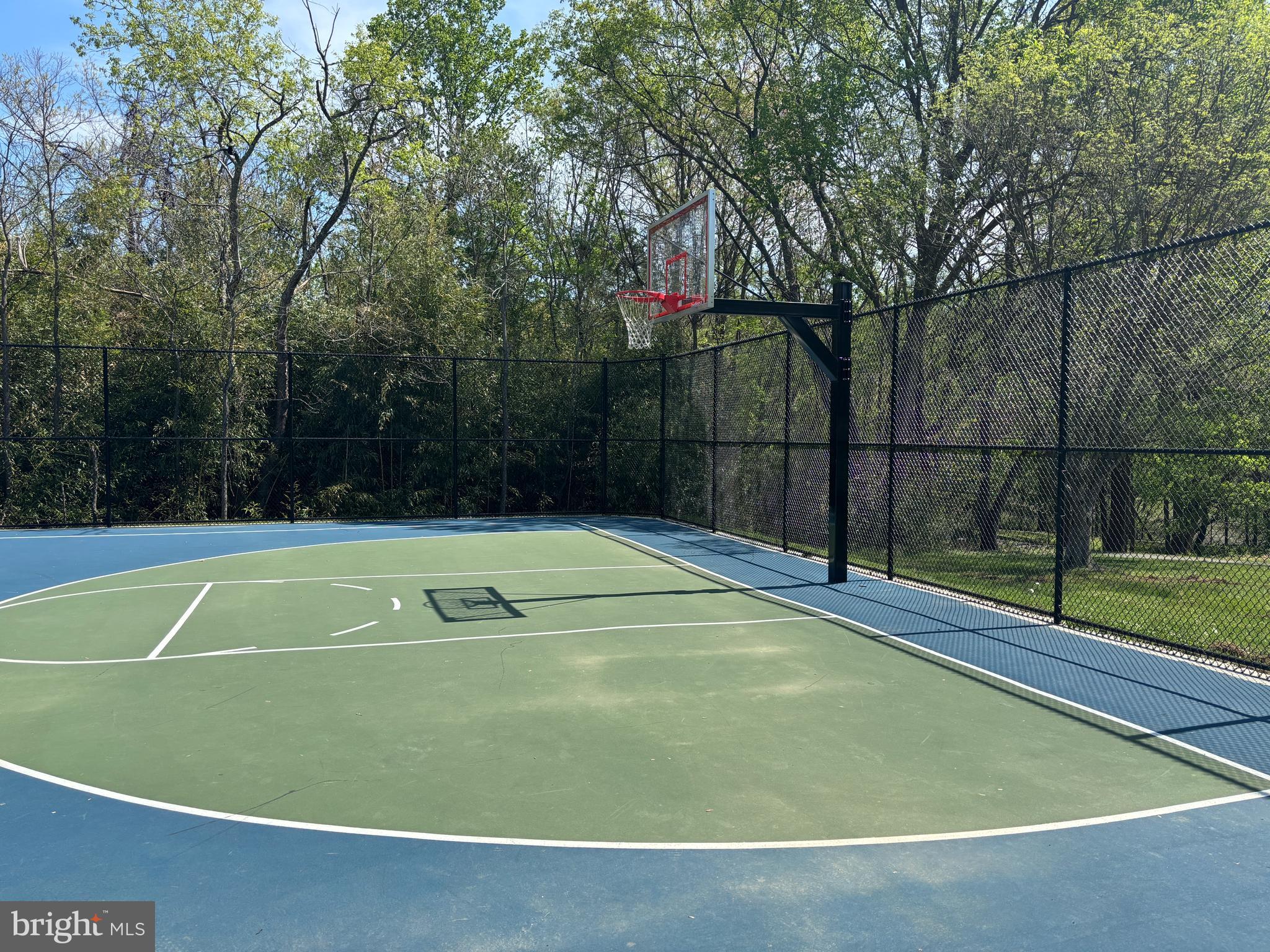 QUINCE ORCHARD KNOLLS - Residential