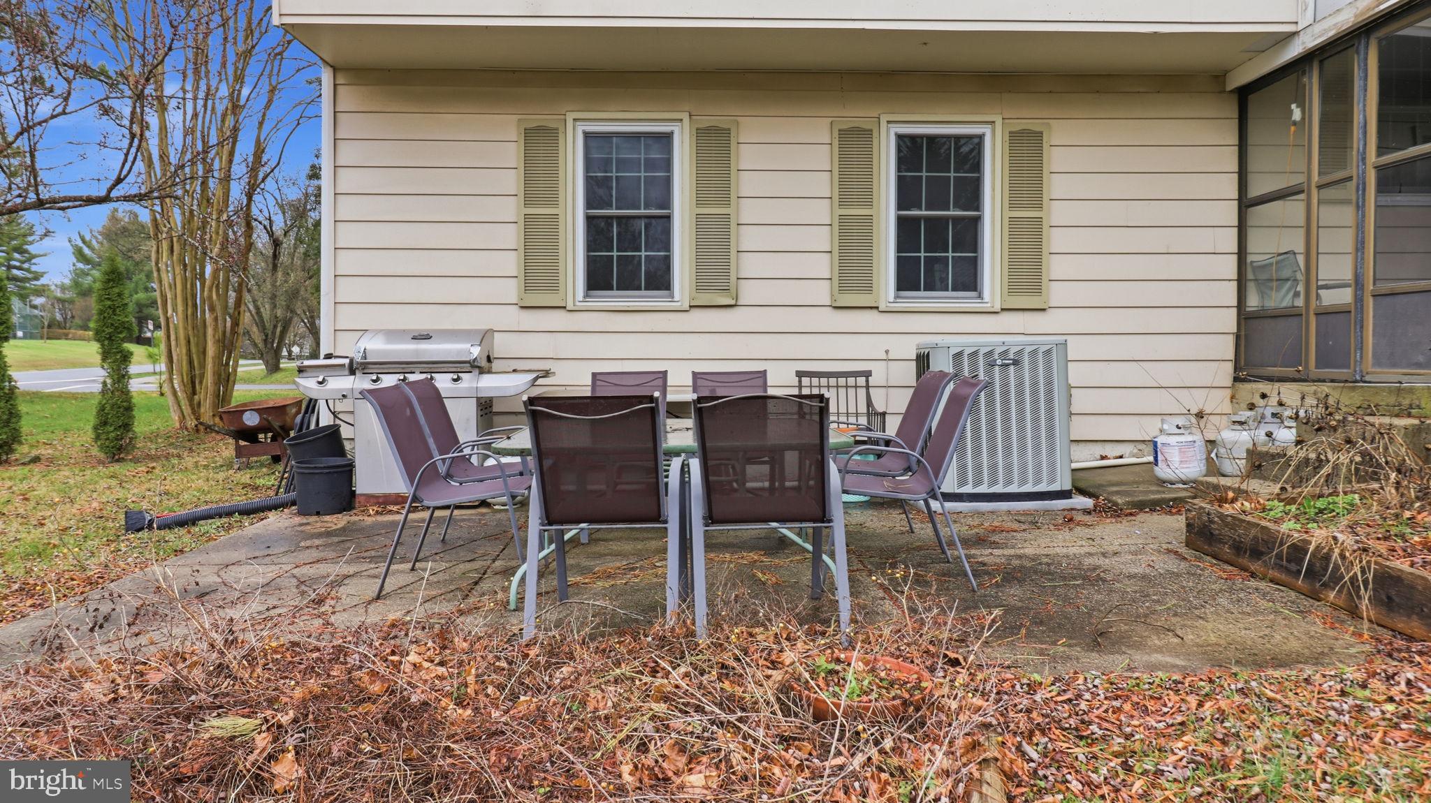 QUINCE ORCHARD KNOLLS - Residential