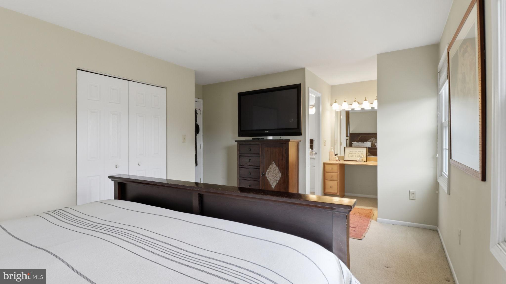 QUINCE ORCHARD KNOLLS - Residential