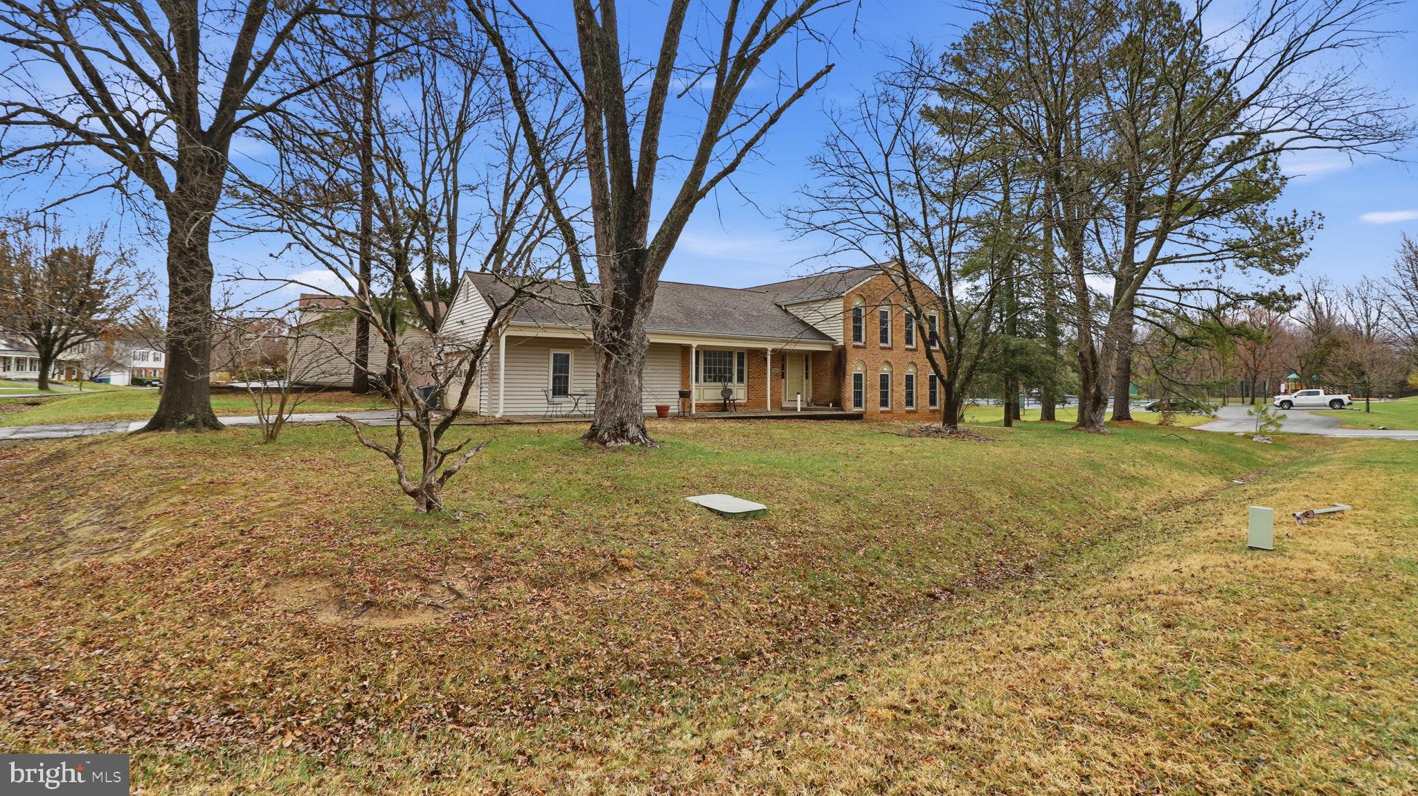 QUINCE ORCHARD KNOLLS - Residential