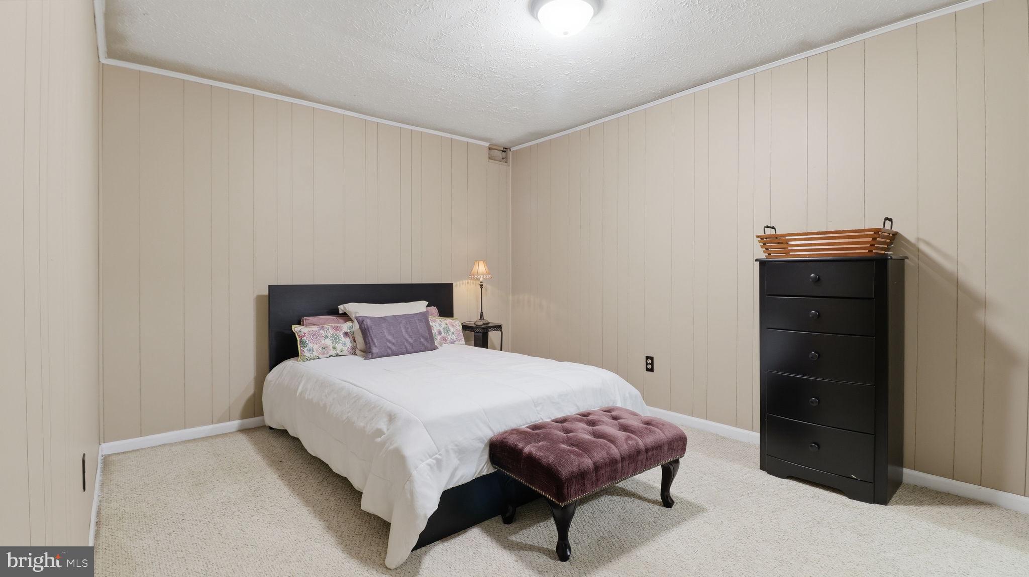 QUINCE ORCHARD KNOLLS - Residential