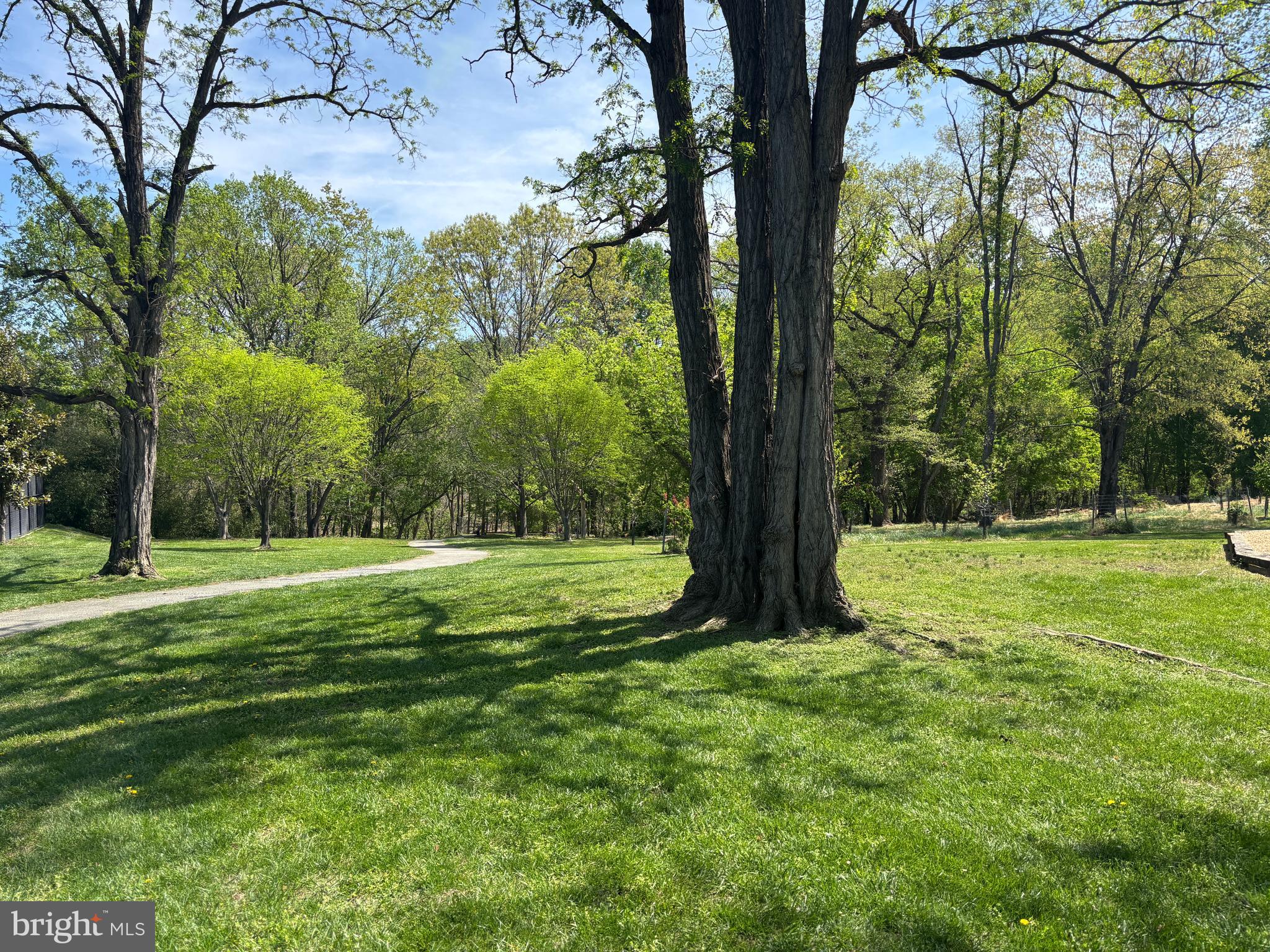 QUINCE ORCHARD KNOLLS - Residential