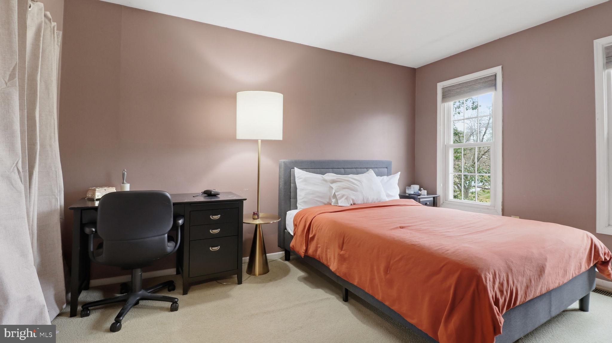 QUINCE ORCHARD KNOLLS - Residential