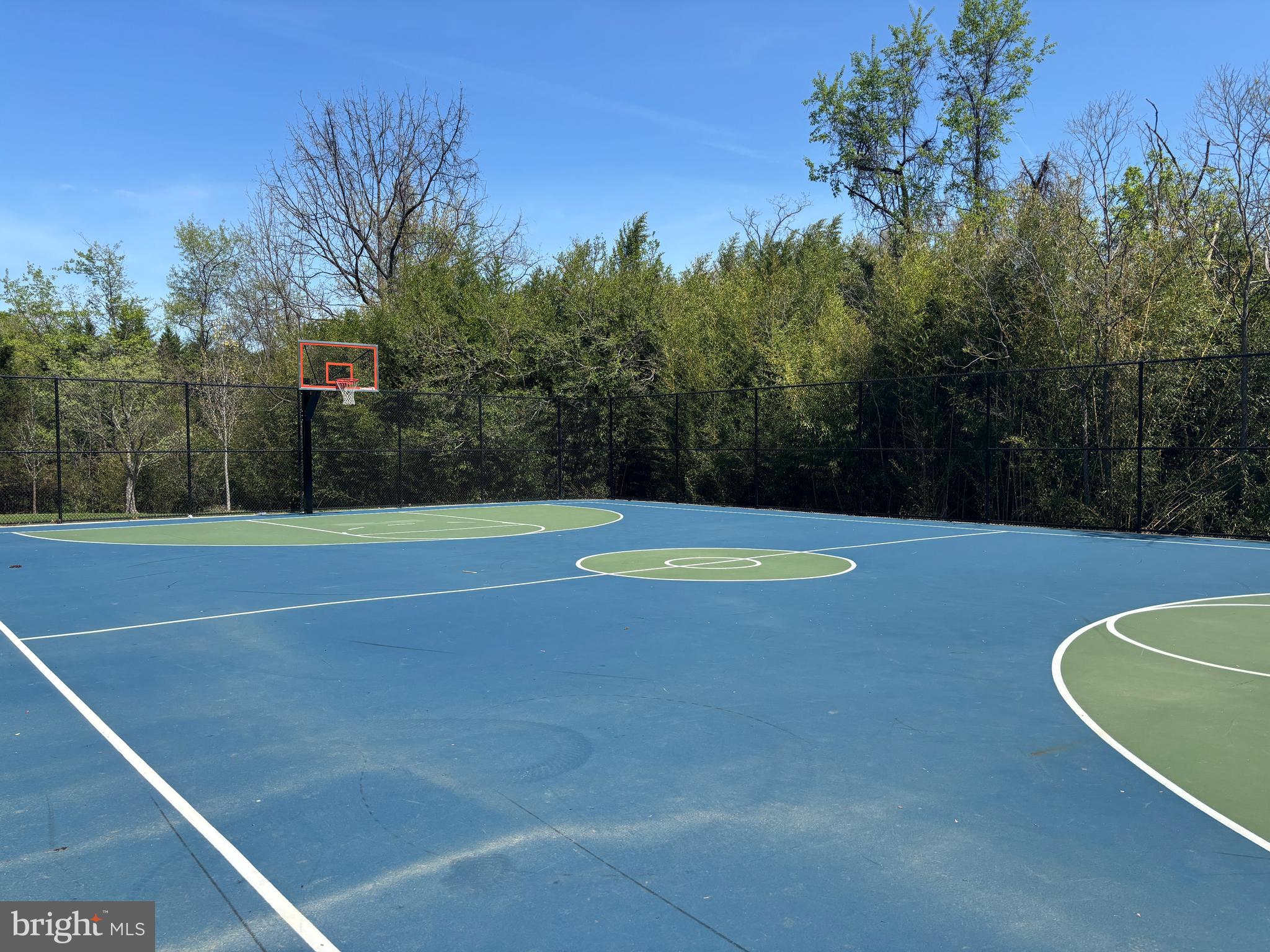 QUINCE ORCHARD KNOLLS - Residential