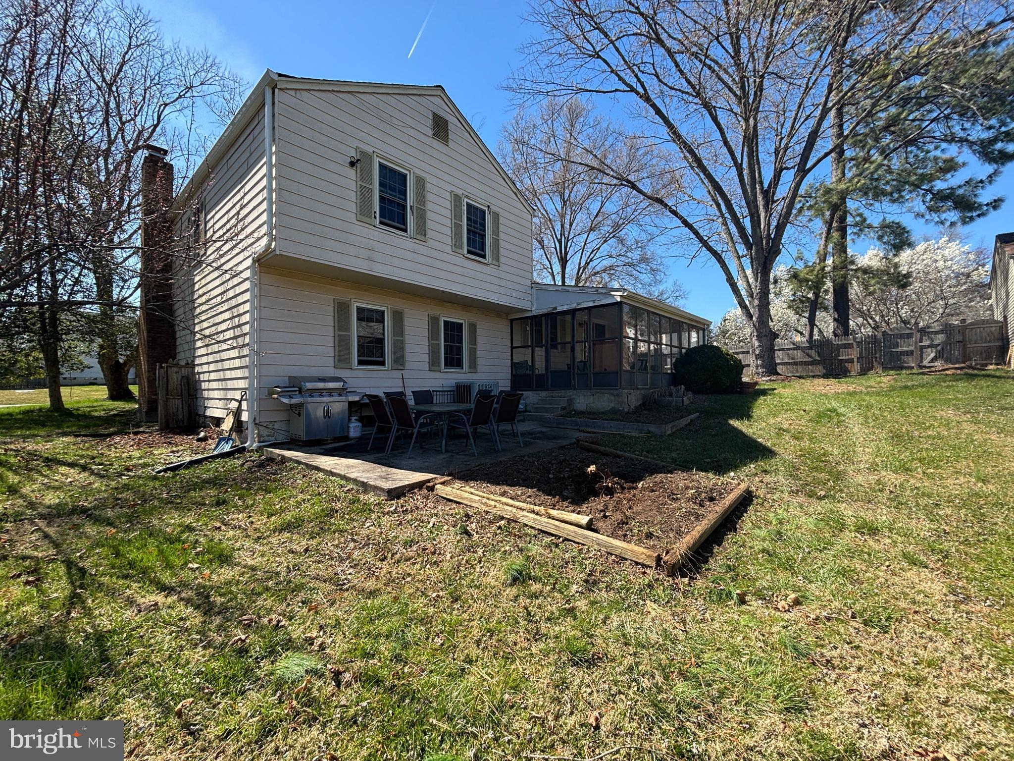 QUINCE ORCHARD KNOLLS - Residential