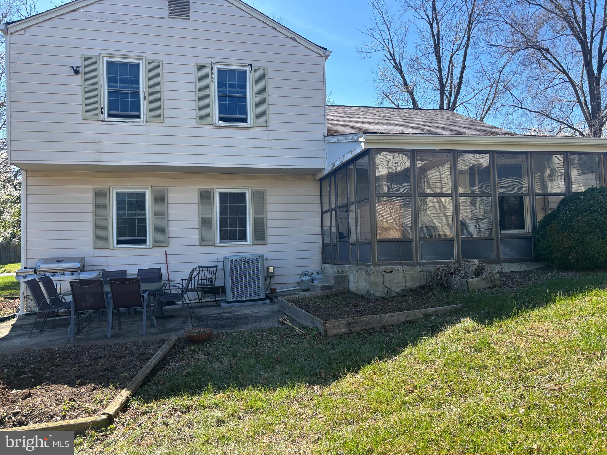 QUINCE ORCHARD KNOLLS - Residential