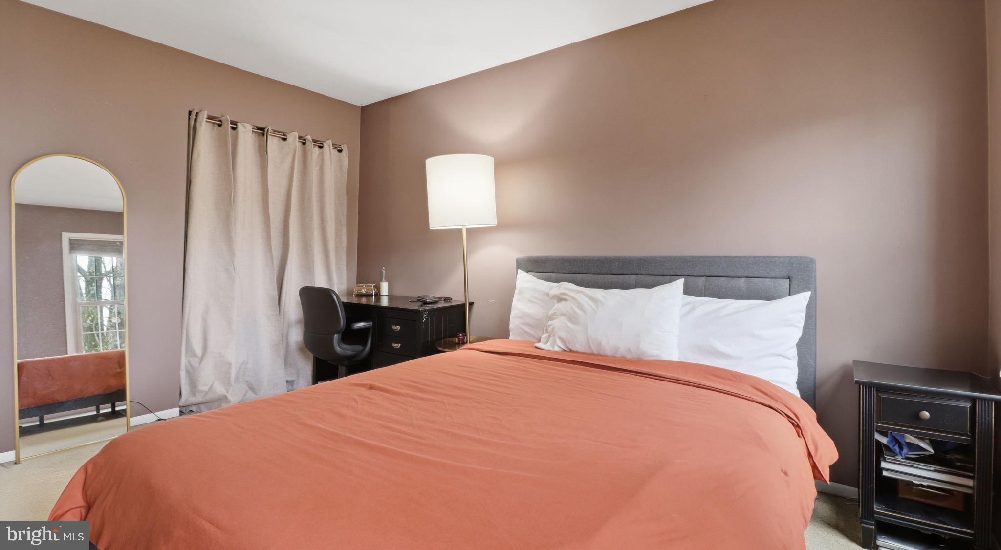 QUINCE ORCHARD KNOLLS - Residential