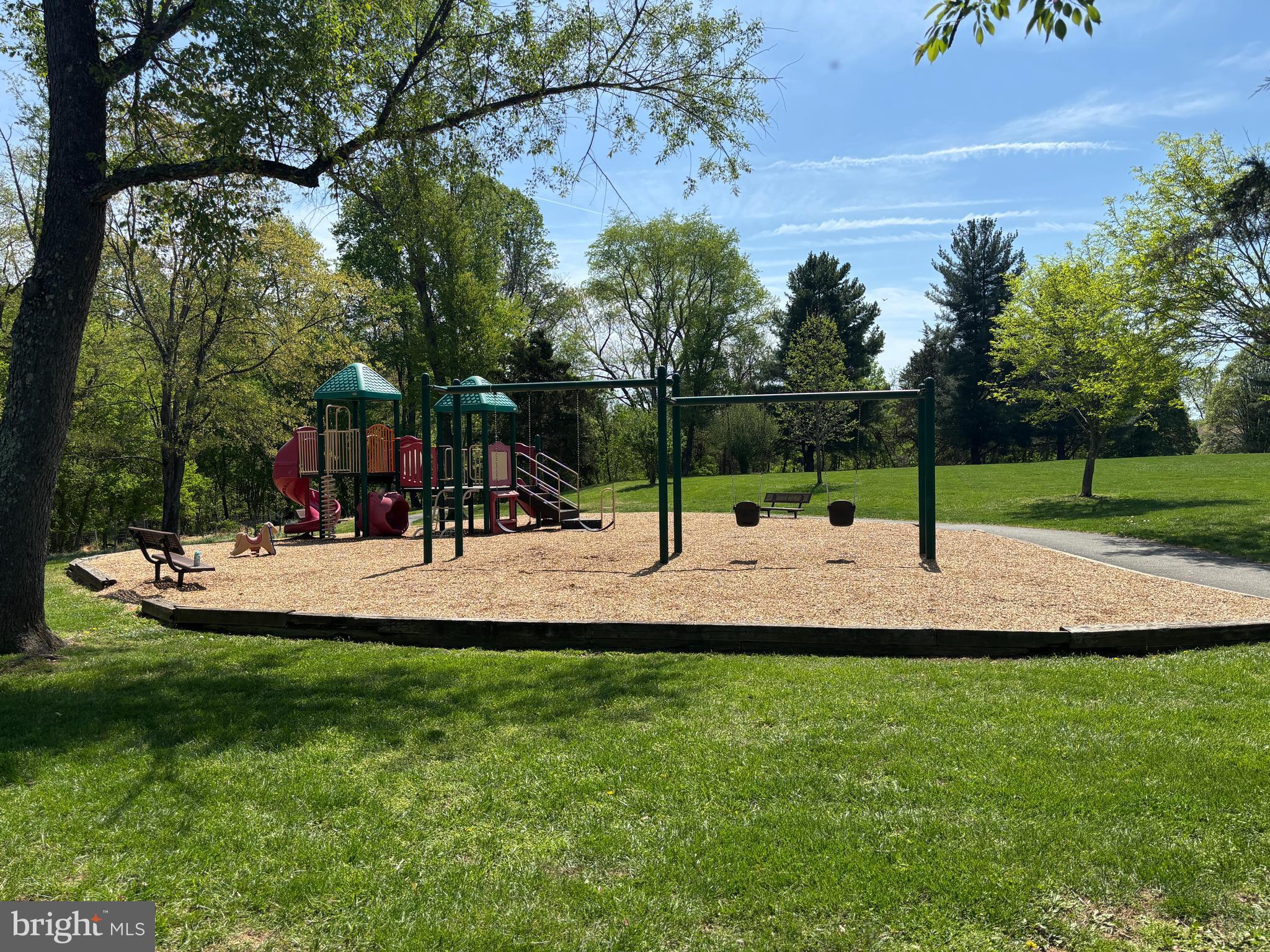 QUINCE ORCHARD KNOLLS - Residential