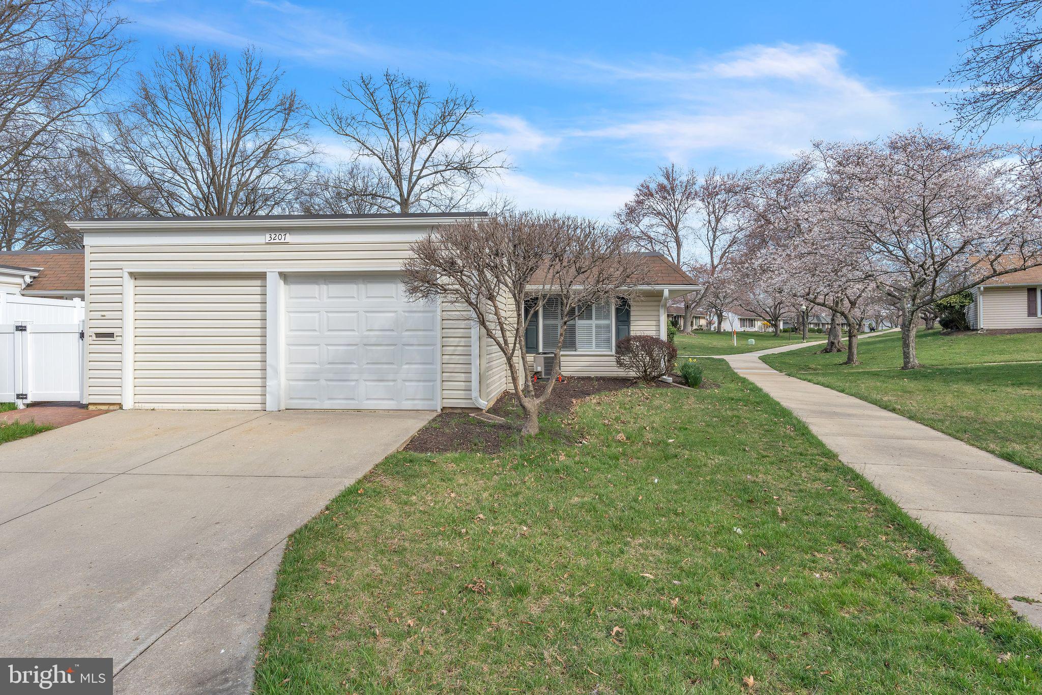 LEISURE WORLD - Residential