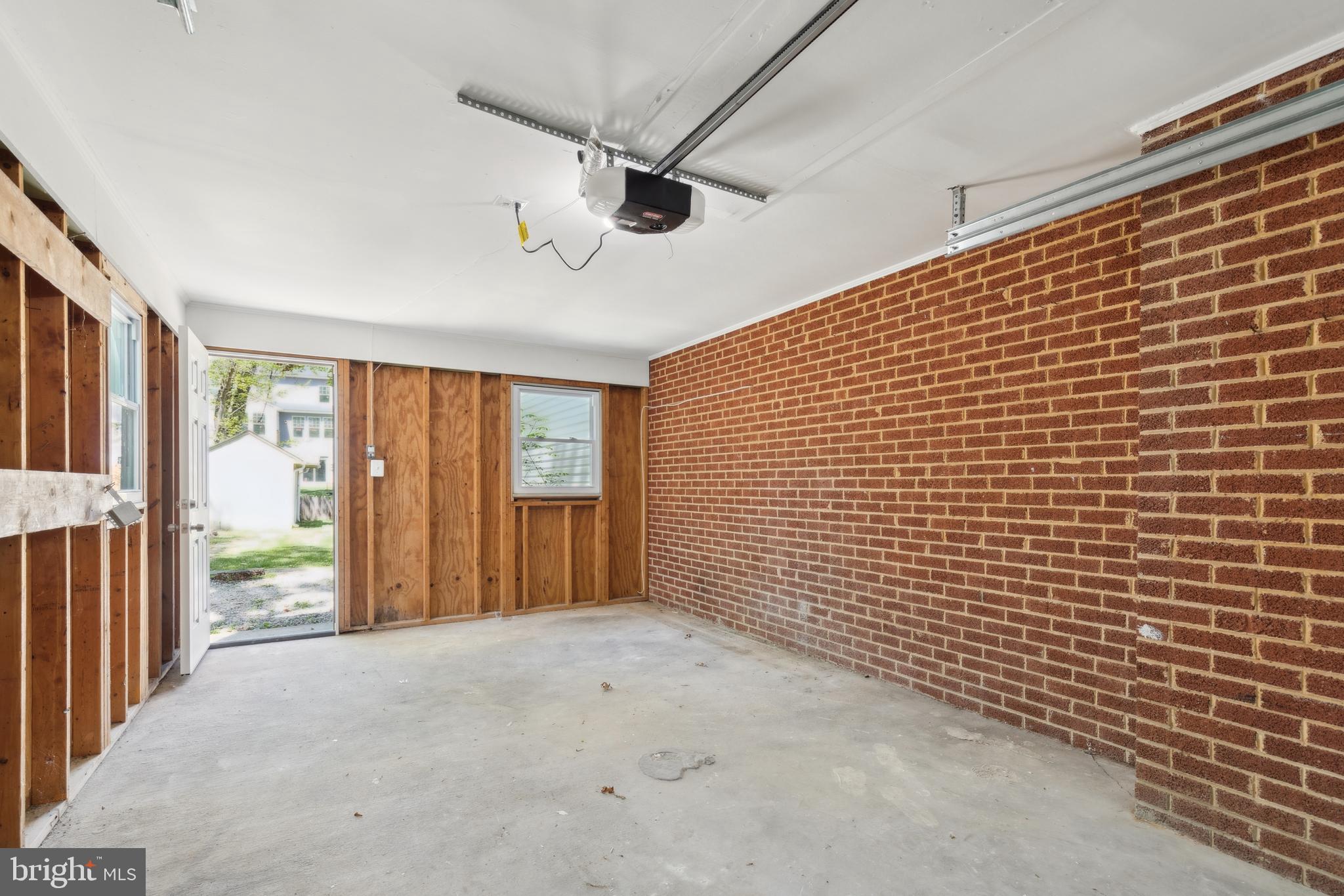 HILLMEADE MANOR - Residential