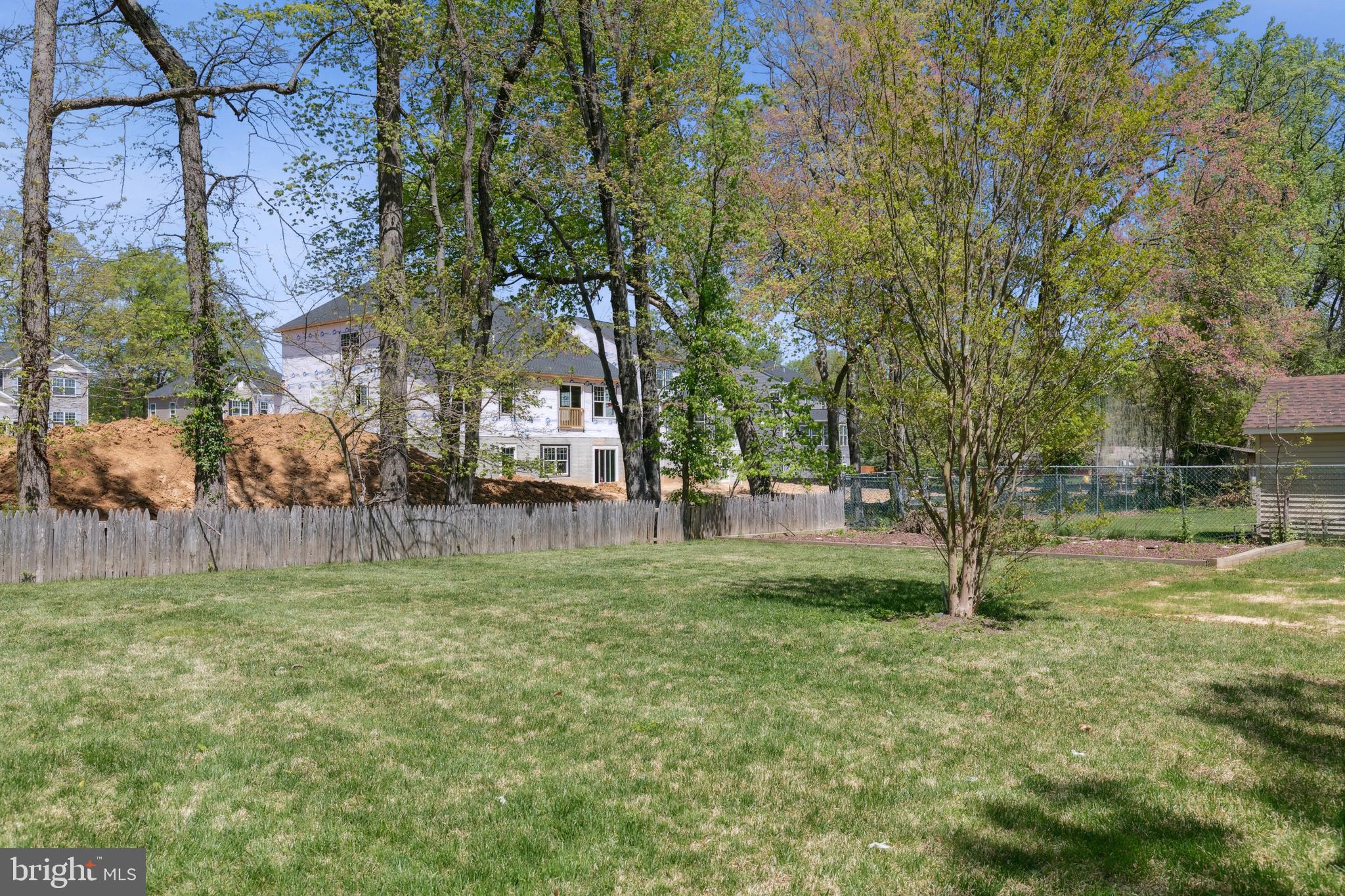 HILLMEADE MANOR - Residential