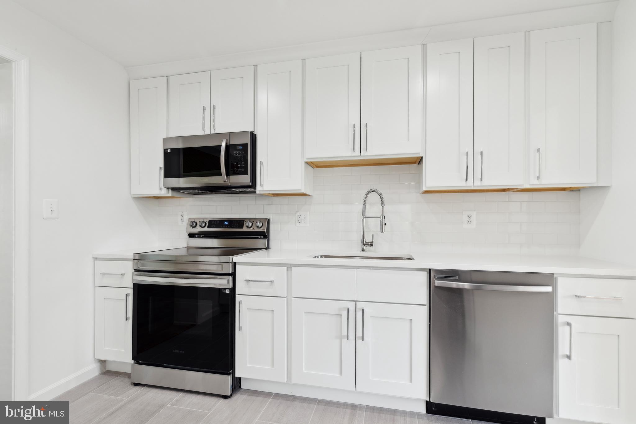 HILLMEADE MANOR - Residential