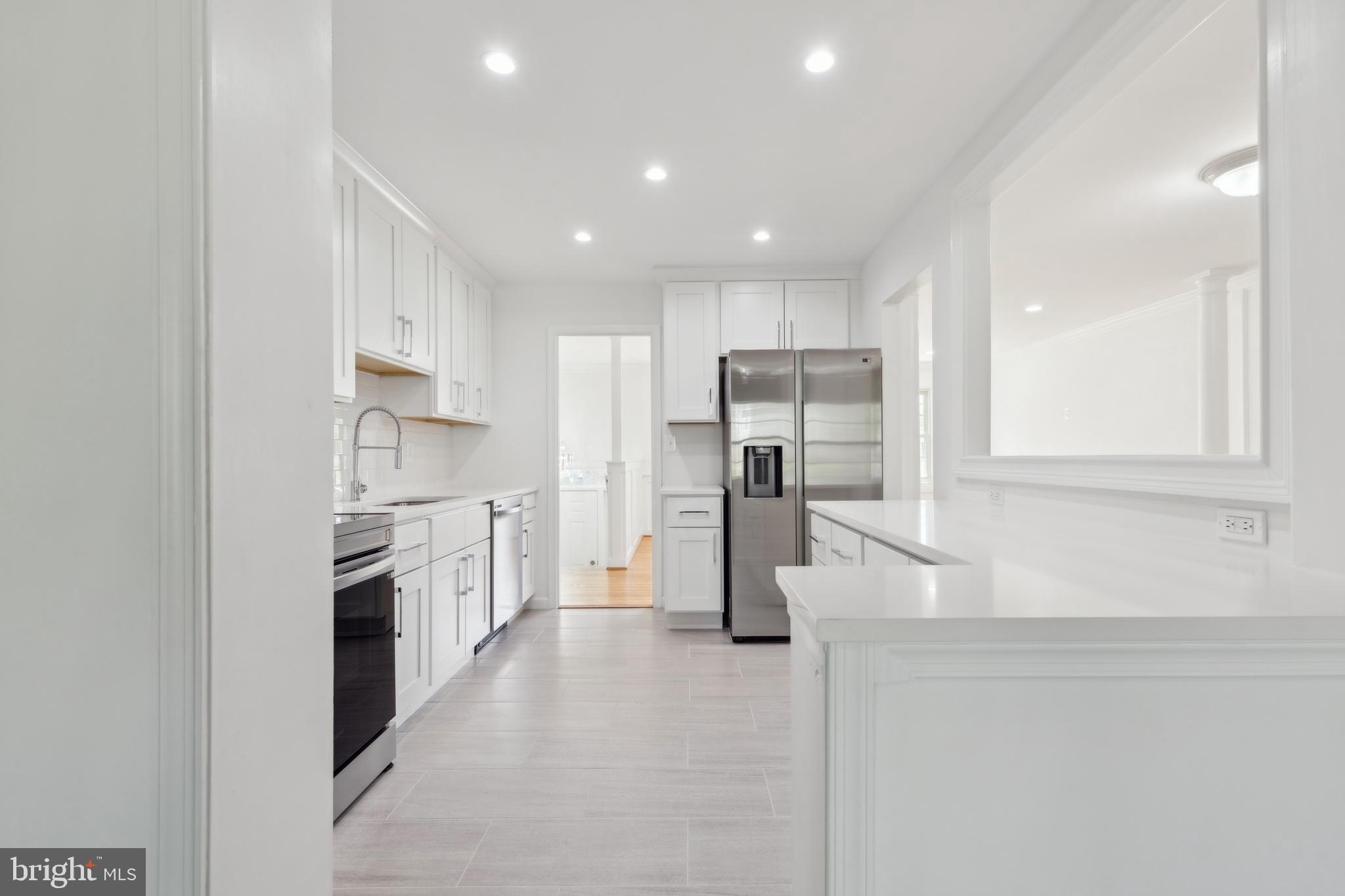 HILLMEADE MANOR - Residential