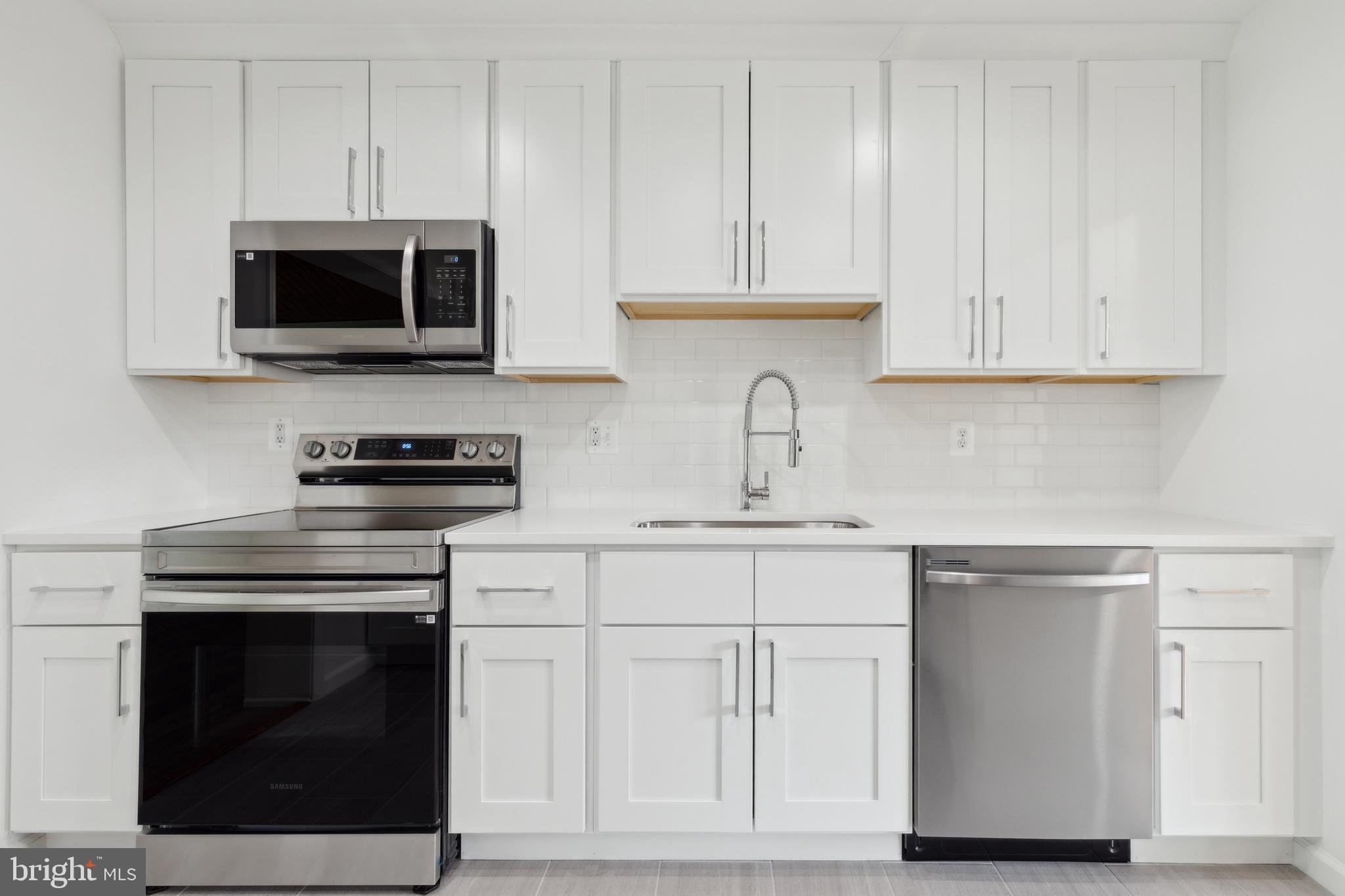 HILLMEADE MANOR - Residential