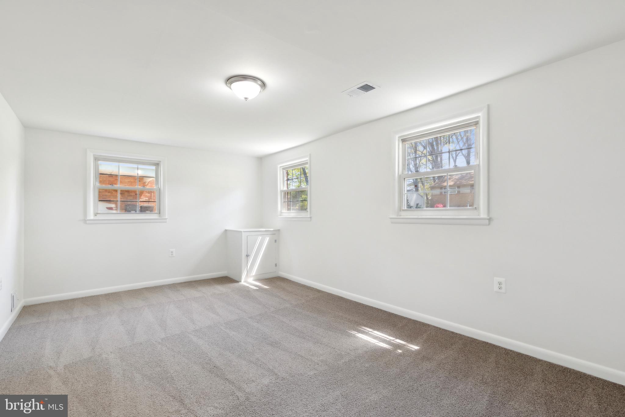 HILLMEADE MANOR - Residential