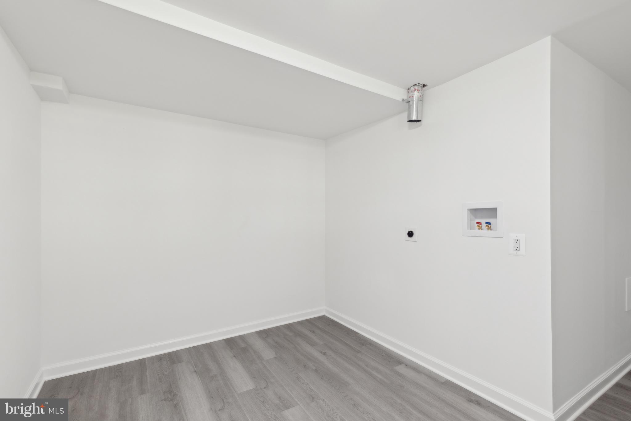 HILLMEADE MANOR - Residential