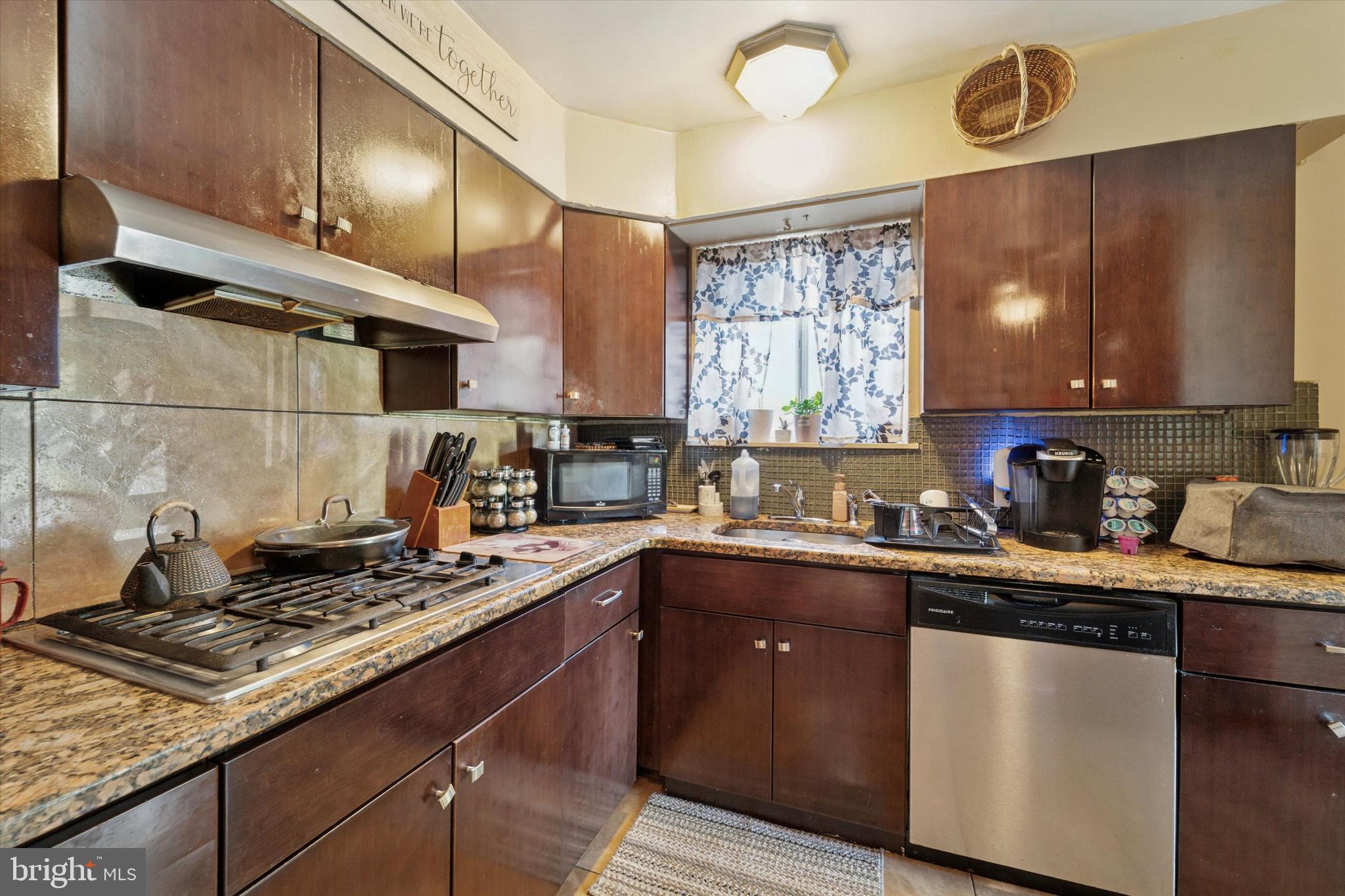 YEADON - Residential