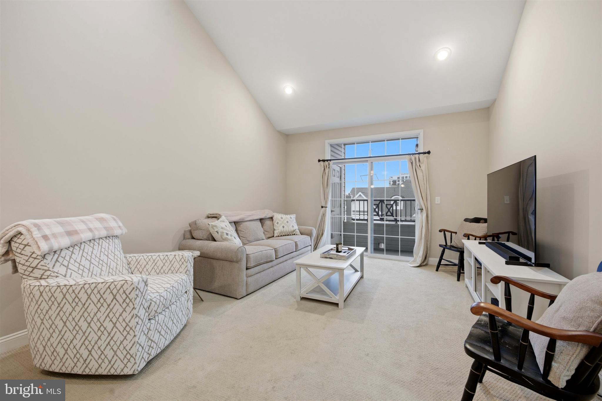 THE GRANDE AT RIVERVIEW - Residential