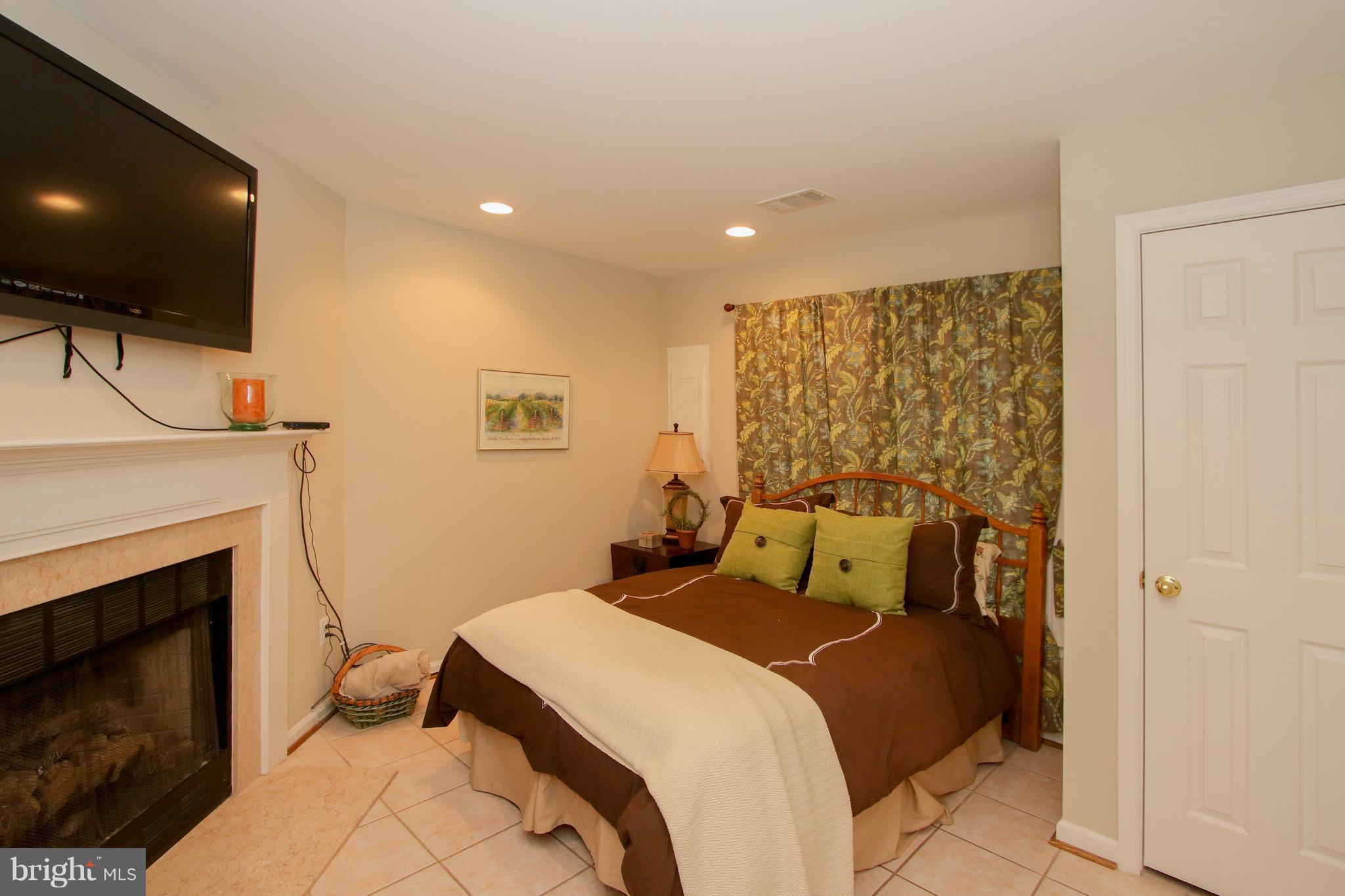 POTOMAC LAKES - Residential